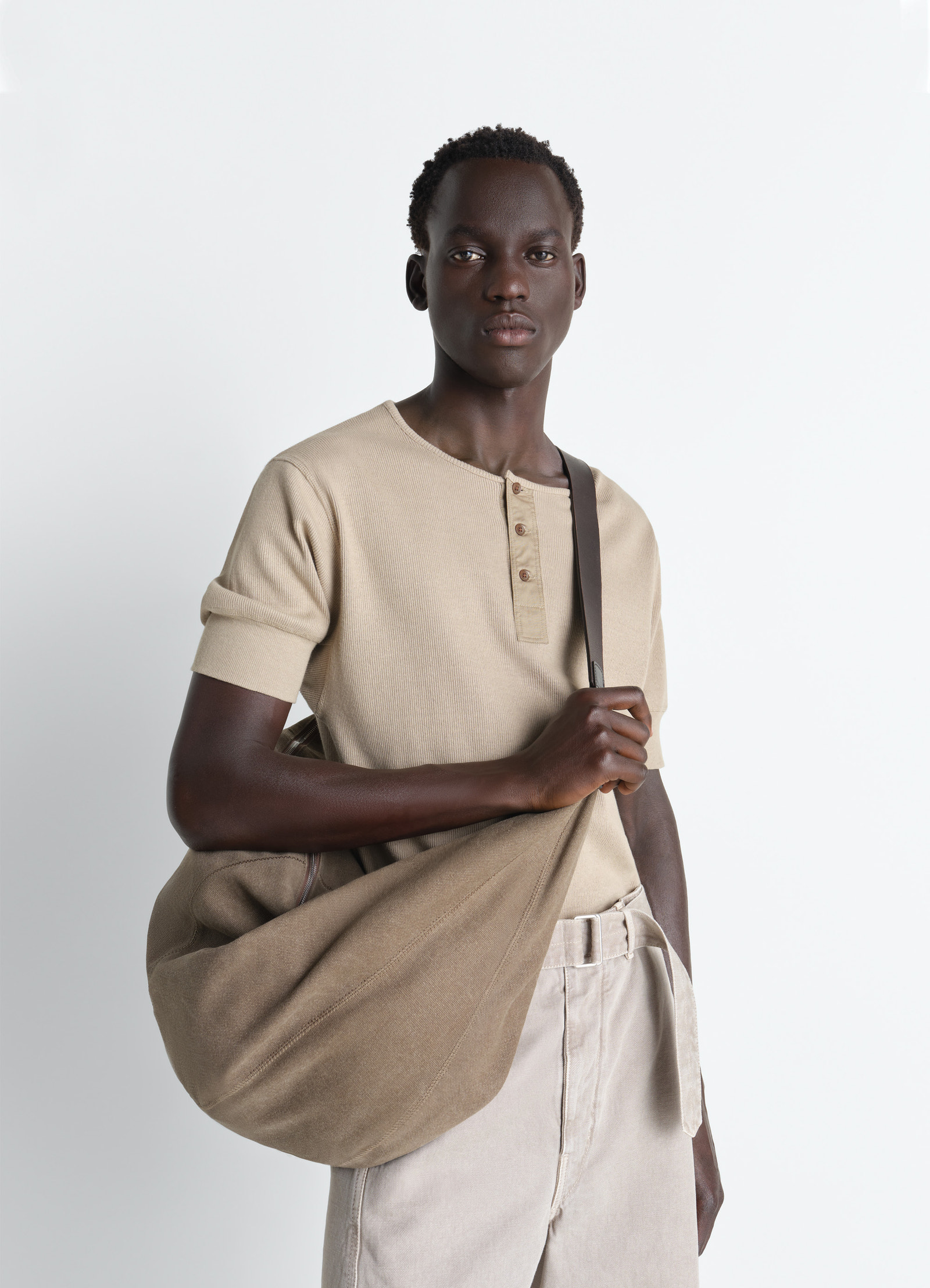 Xl quiver clip bag in heavy cotton canvas, model shot, side view crossbody styling