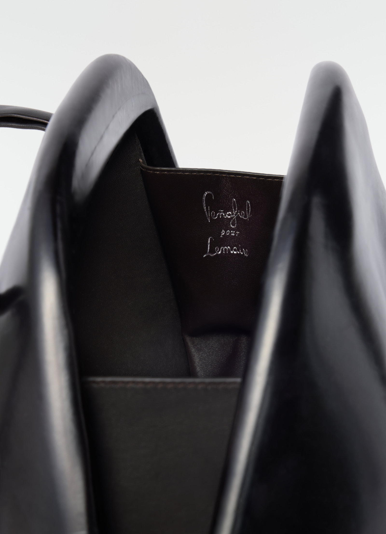 Fesses bag in patinated leather