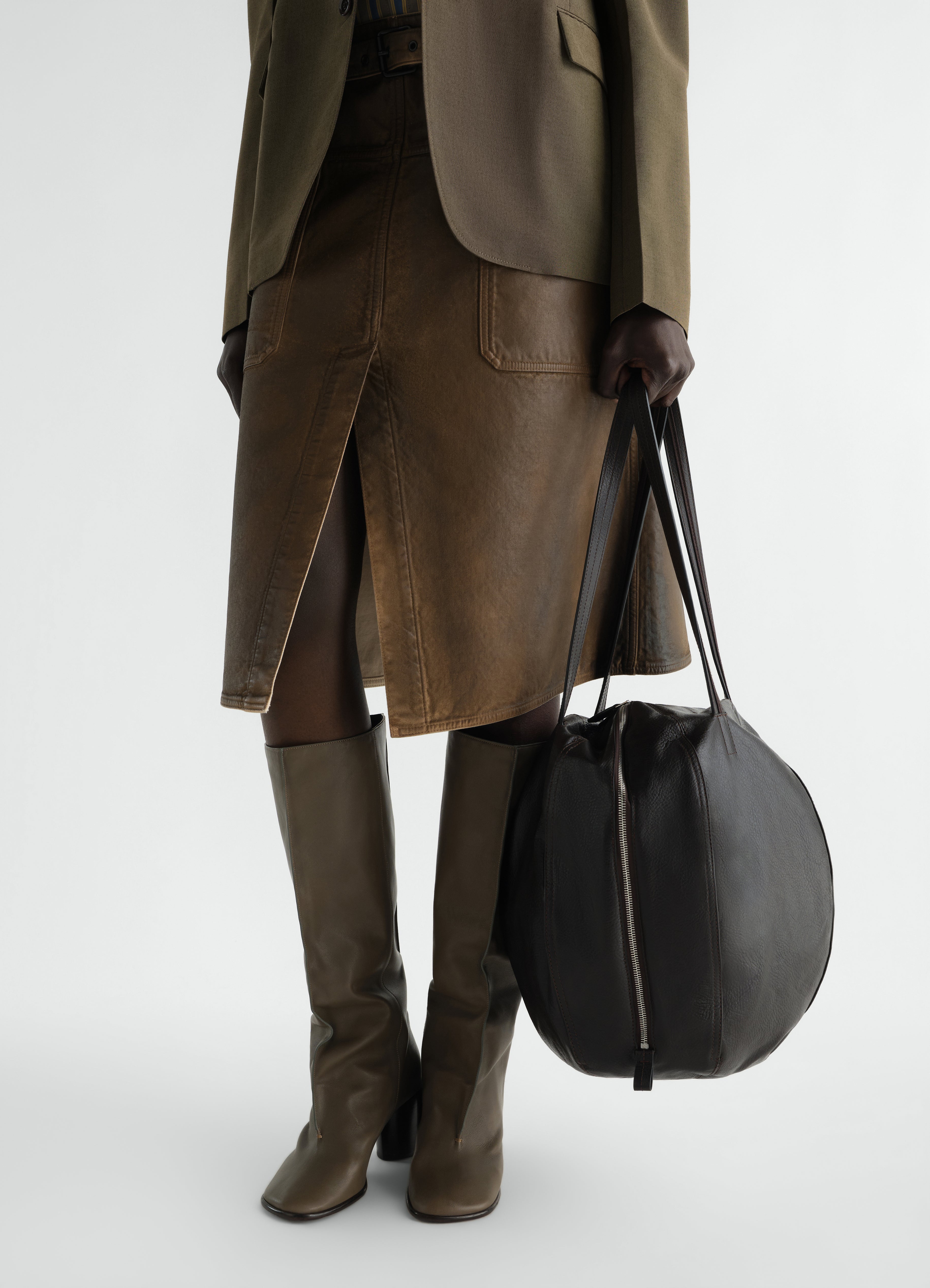 HELMET HOBO BAG IN GRAINED PAPER LEATHER - Dark Chocolate
