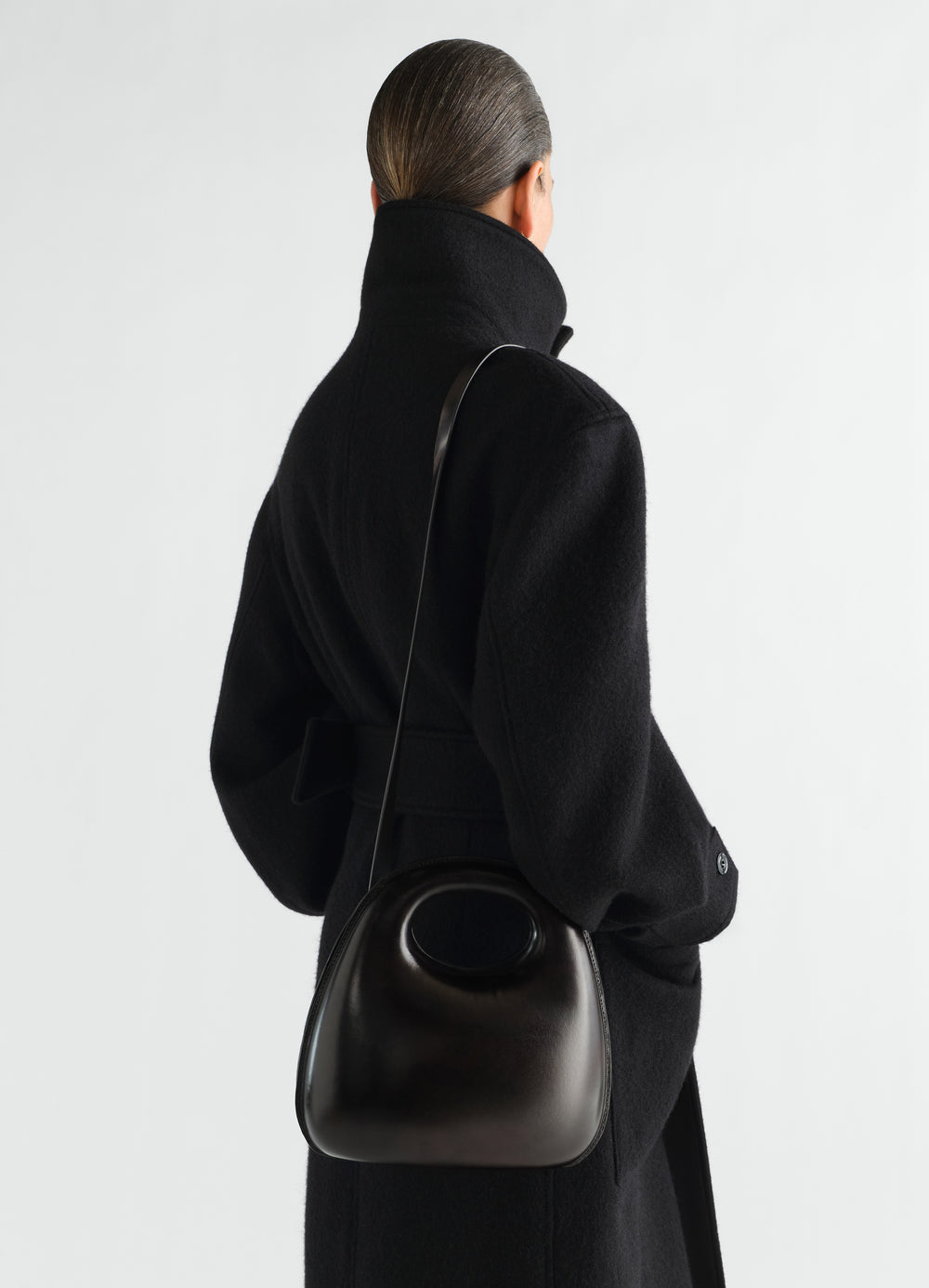 BOLSO EGG DE PIEL MOLDEADA
