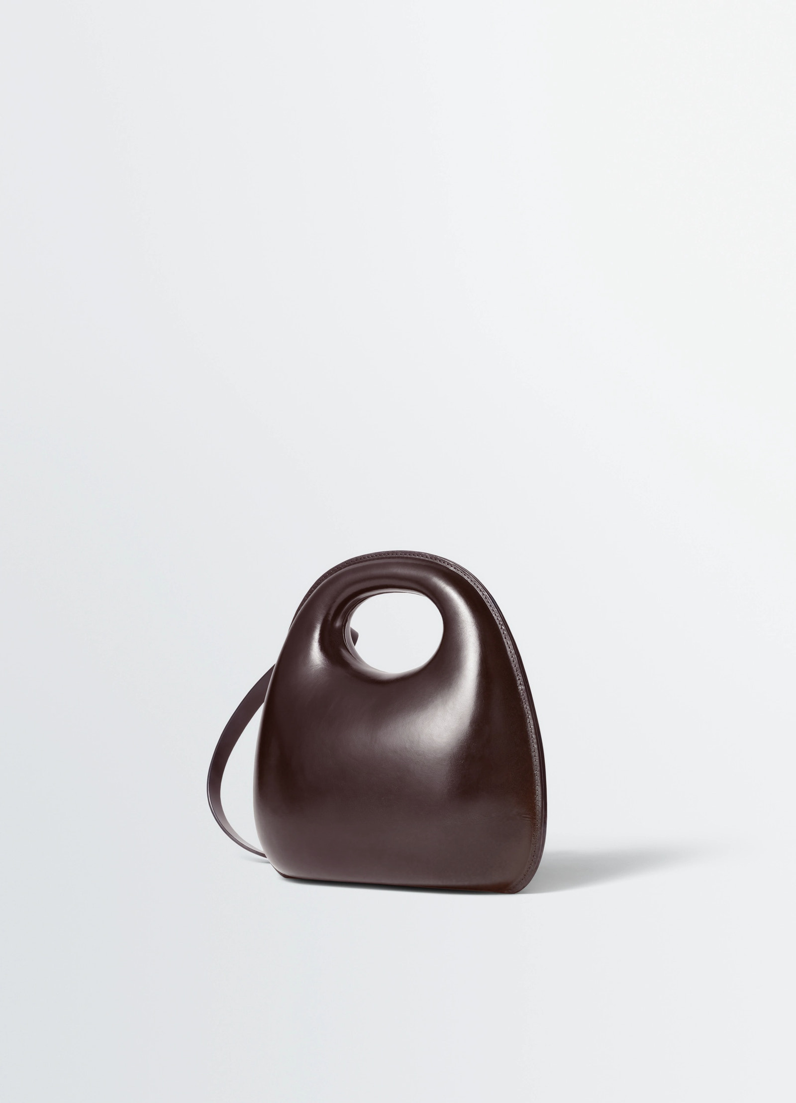モールドレザー製 egg バッグ