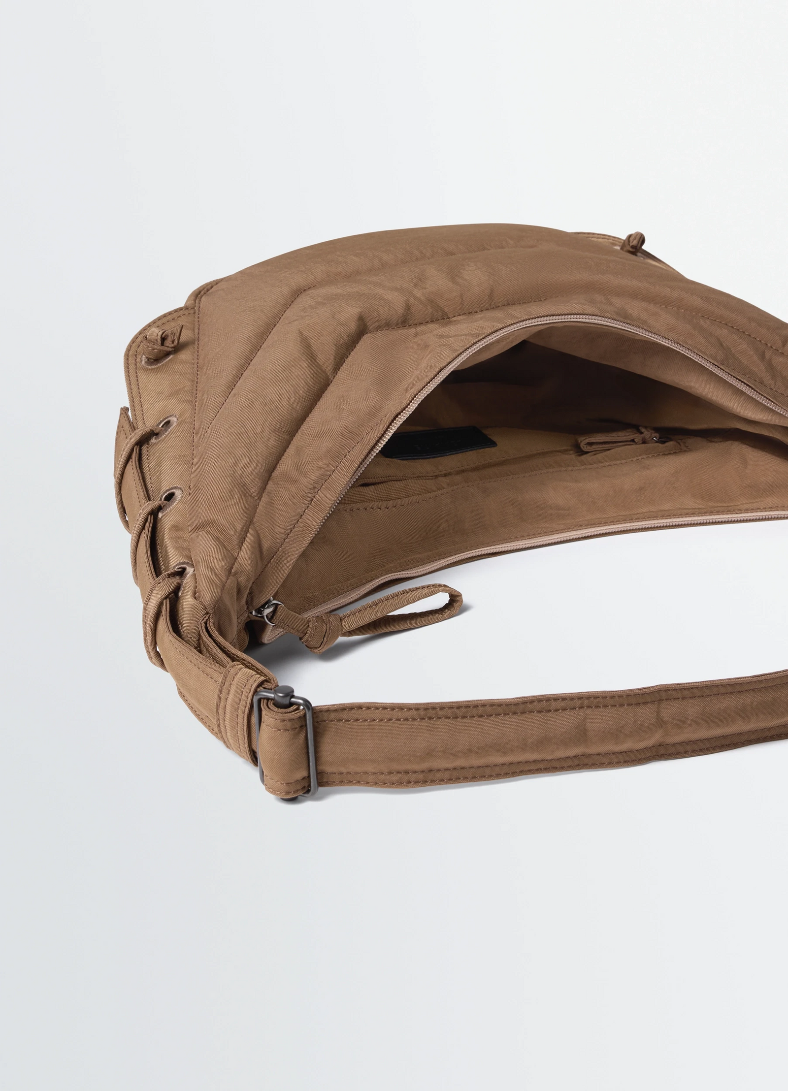 Small soft game bag in nylon canvas, product shot, top open view internal pocket visible