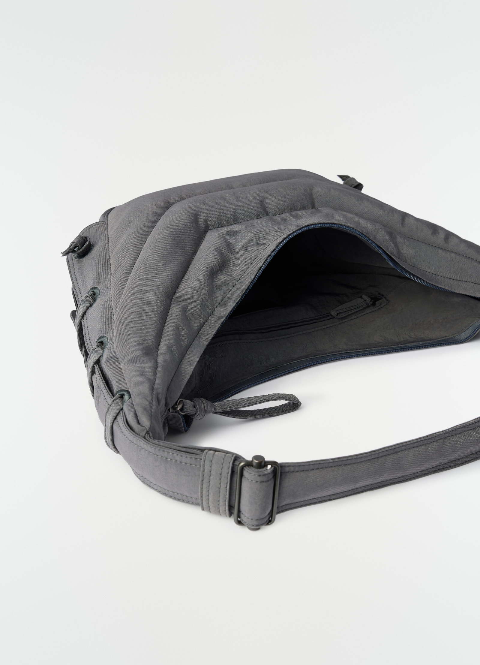 Small soft game bag in nylon canvas