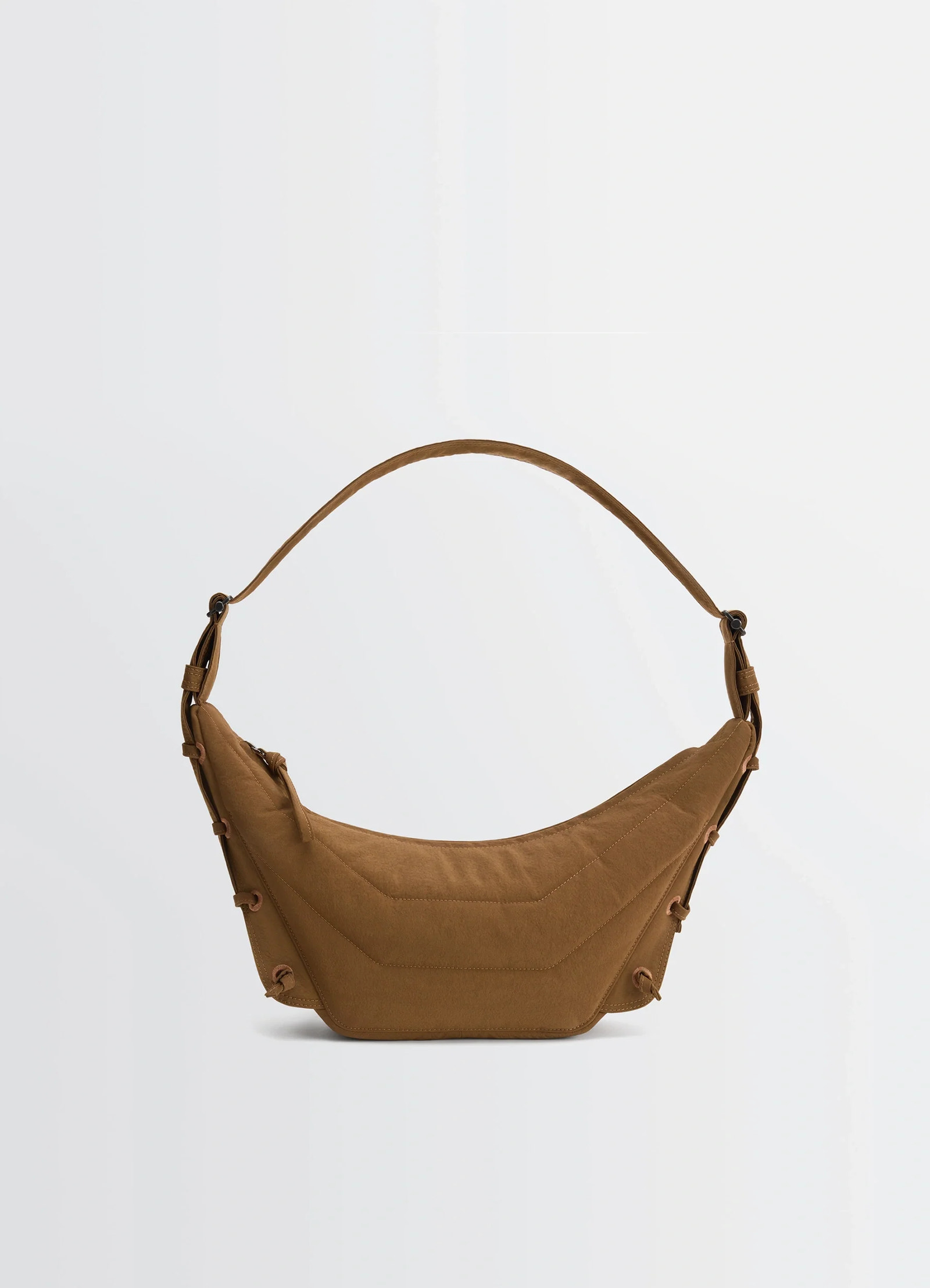 Small soft game bag in quilted water-repellent nylon, product shot, side view curved strap