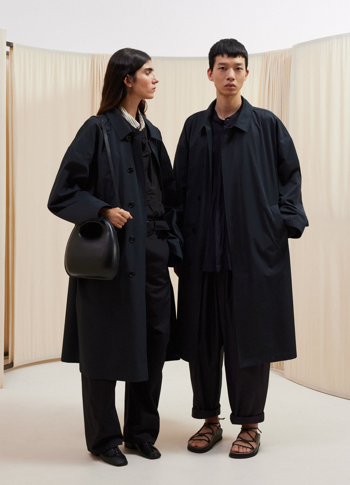 Lemaire Overcoat in Lightweight cotton twill, model shot, Front view Straight fit with collar