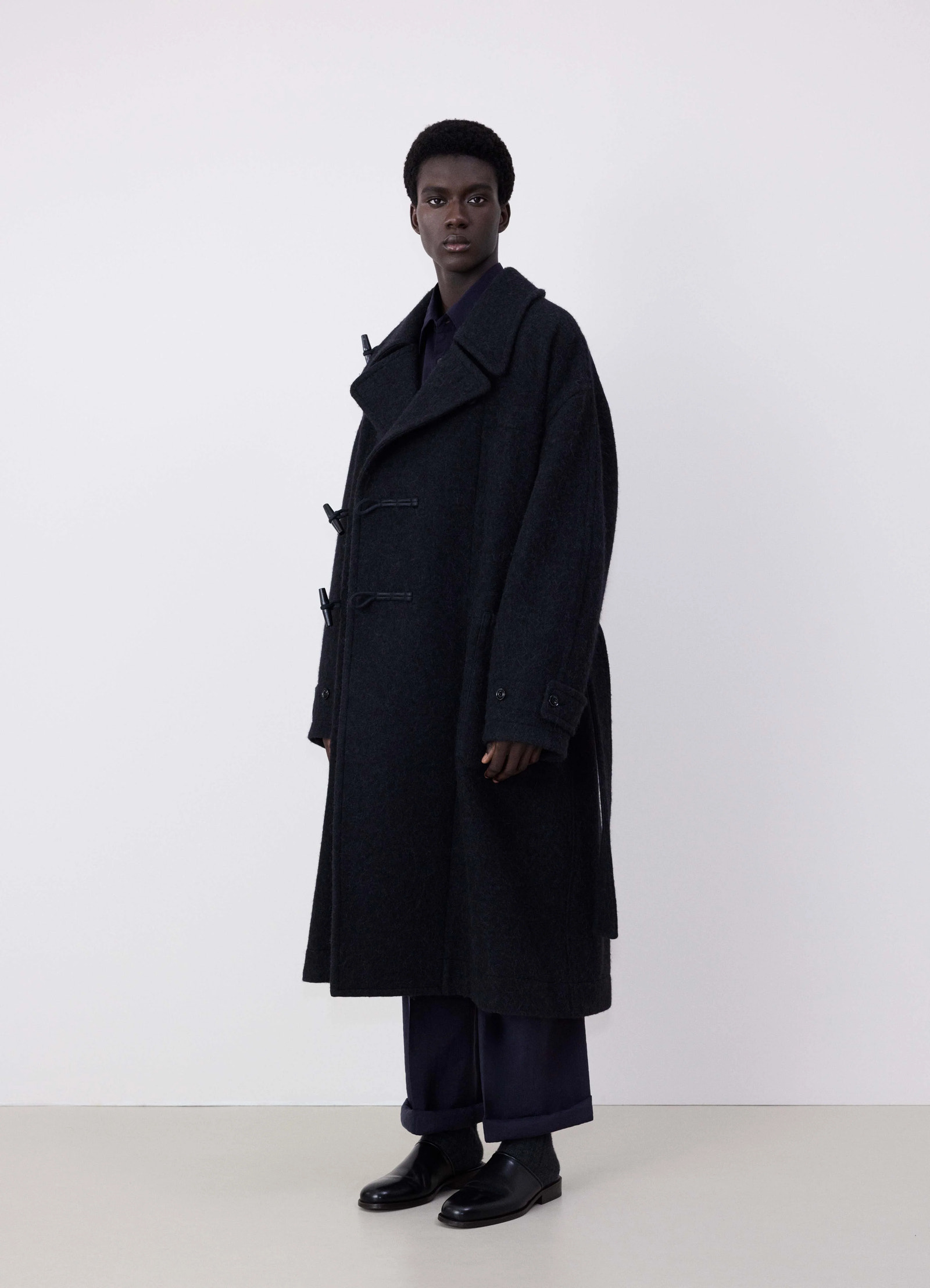 Lemaire short duffle coat in wool and alpaca mix, model shot, front view convertible collar