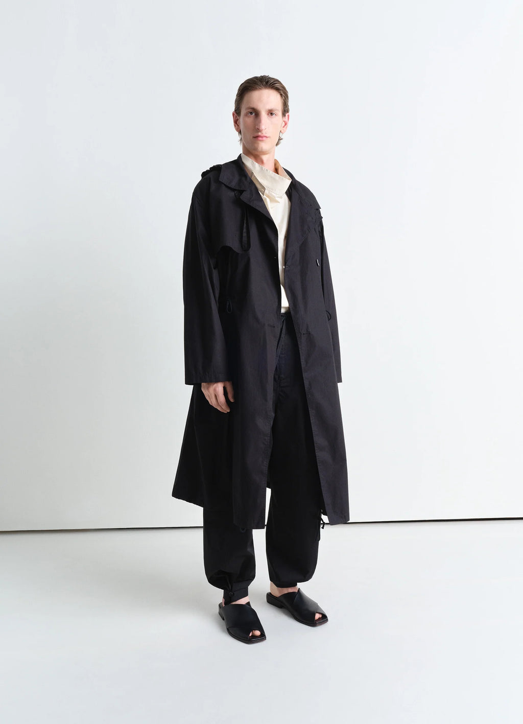 Unisex Parka in VENTILE® cotton, model shot, front view relaxed fit, trench style