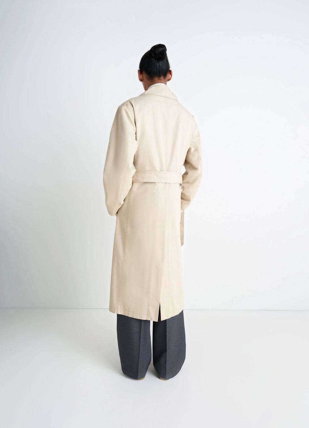 Ventile Trench Coat in Beige Ventile Cotton, model shot, back view back vent, long drape