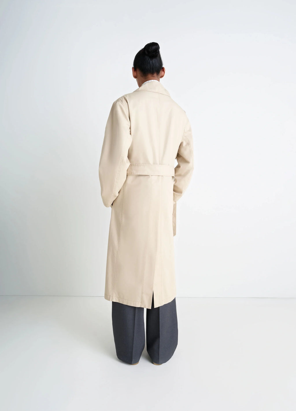 Ventile Trench Coat in Beige Ventile Cotton, model shot, back view back vent, long drape