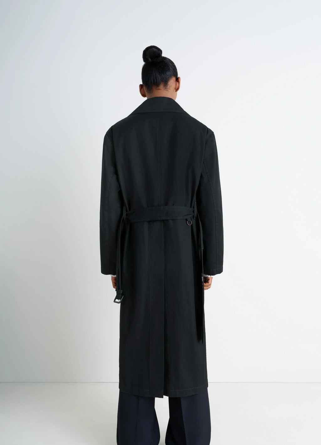 Ventile Trench Coat in Black Ventile Cotton, model shot, back view belted waist, rear vent