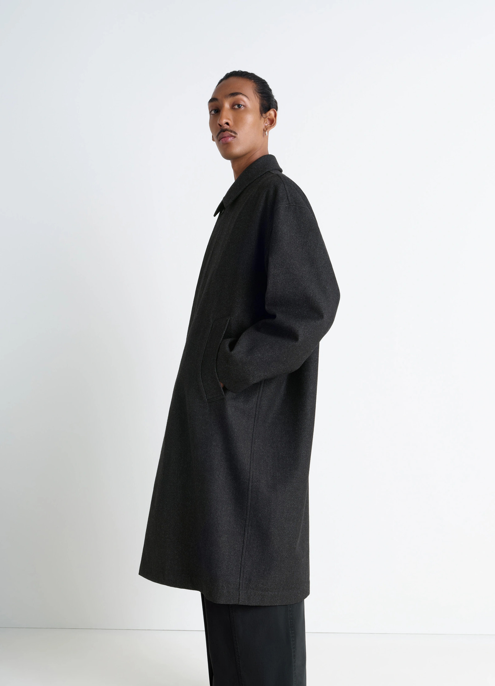 Oversized overcoat in rws wool blend twill, model shot, side view single breasted
