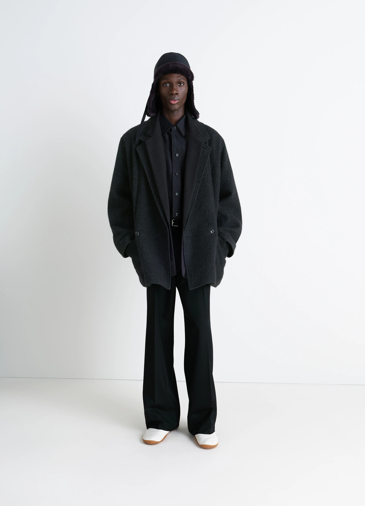 Felt wool jacket in wool and alpaca blend, model shot, porte side view double-breasted cut