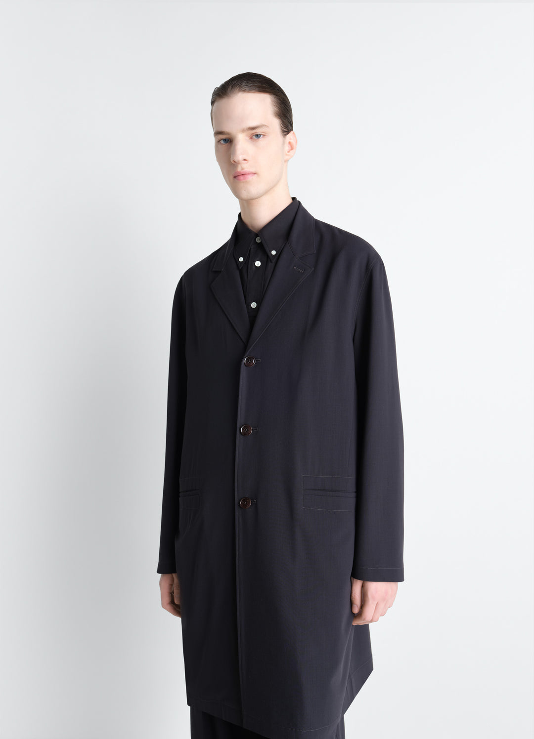 Soft Suit Coat in Wool Crepe, model shot, Front view Contrasting topstitching