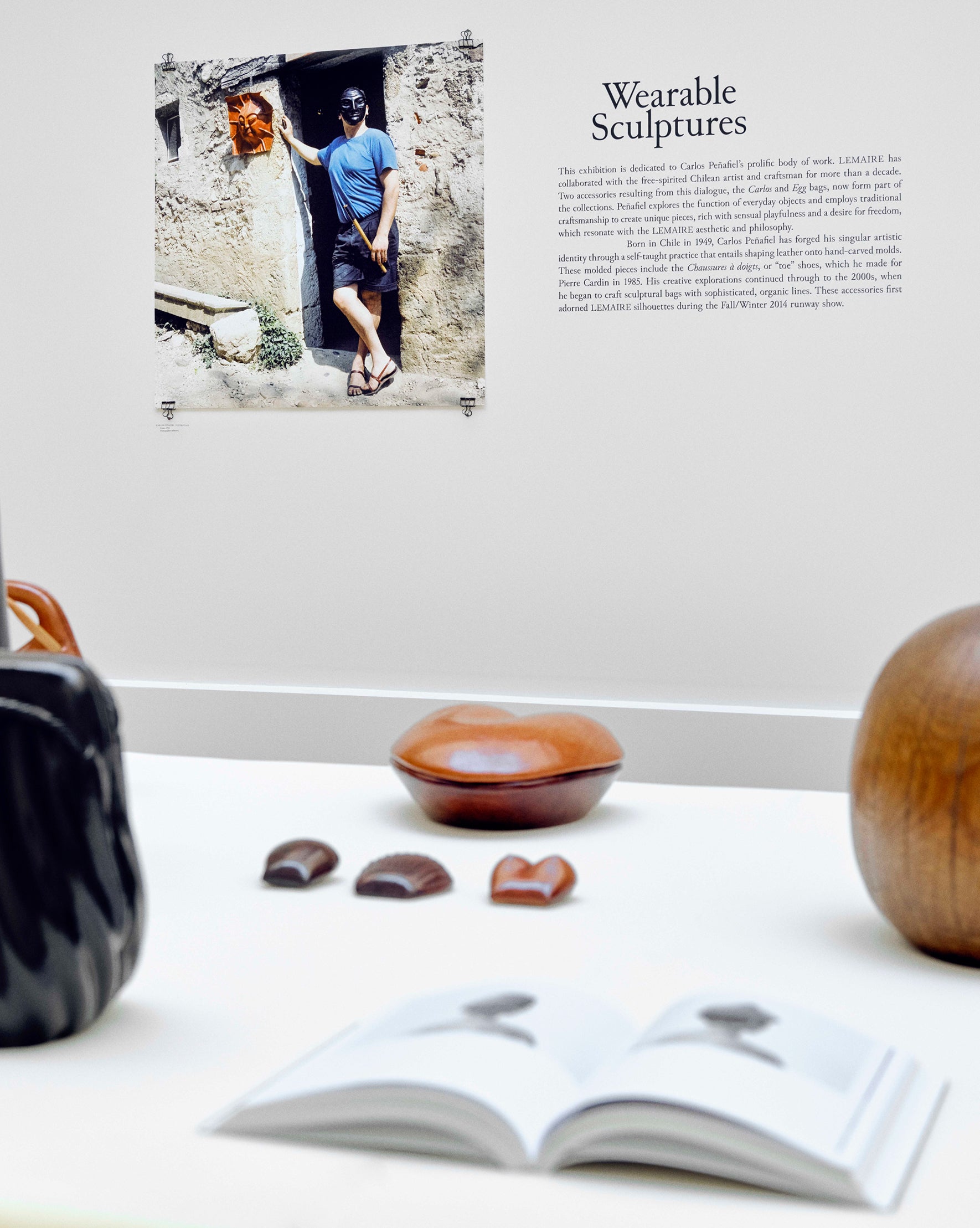 ウェアラブルスカルプチャーズ：カルロス・ペニャフィエル展覧会 希少