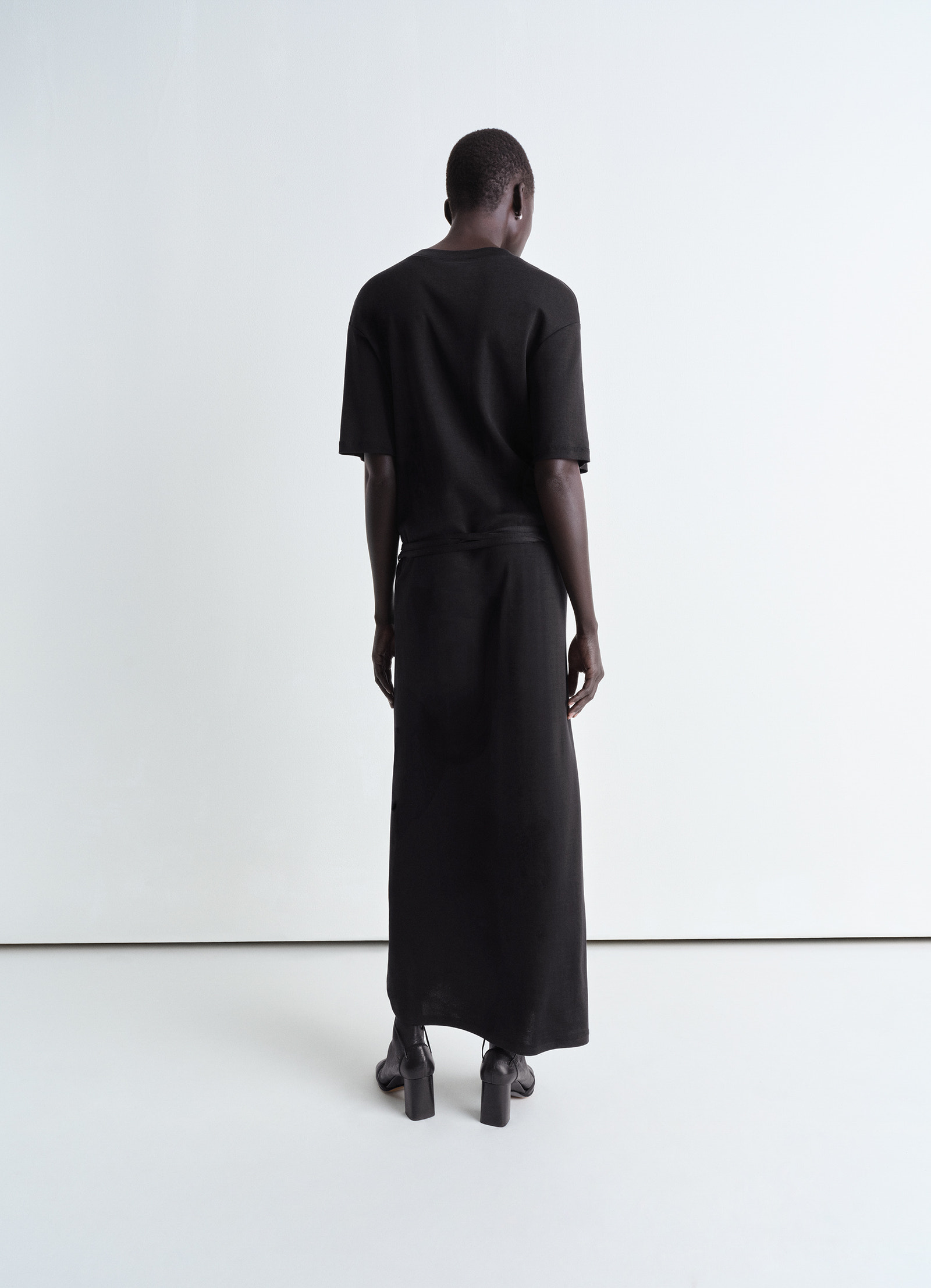 Lemaire belted rib t-shirt dress in cotton jersey rib, model shot, back view straight ankle-length fit