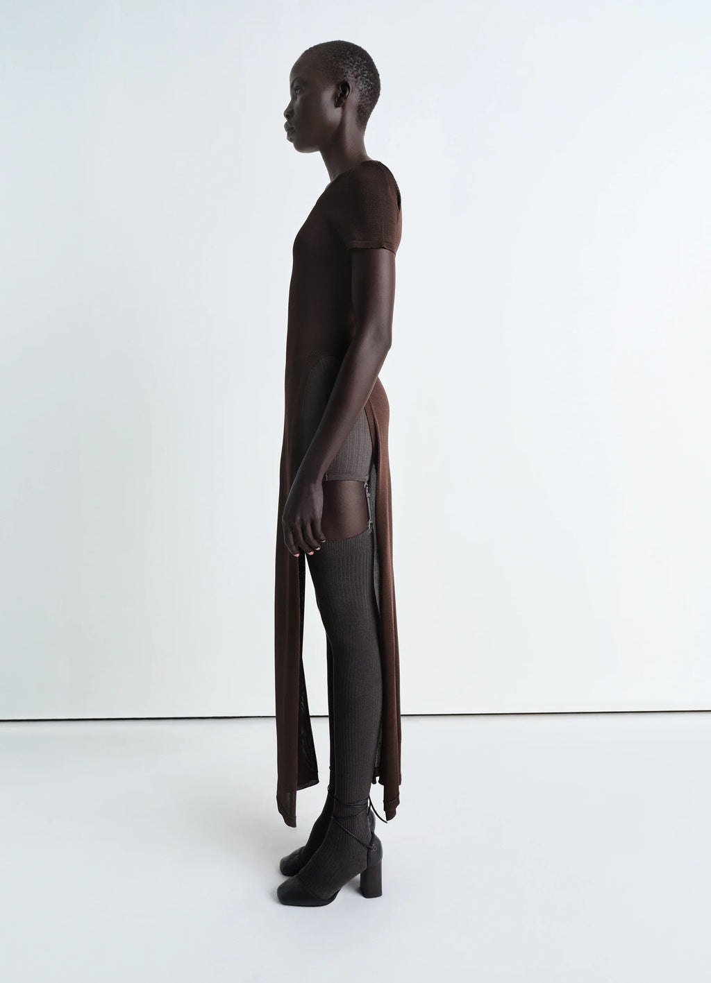 슬릿 컬럼 드레스