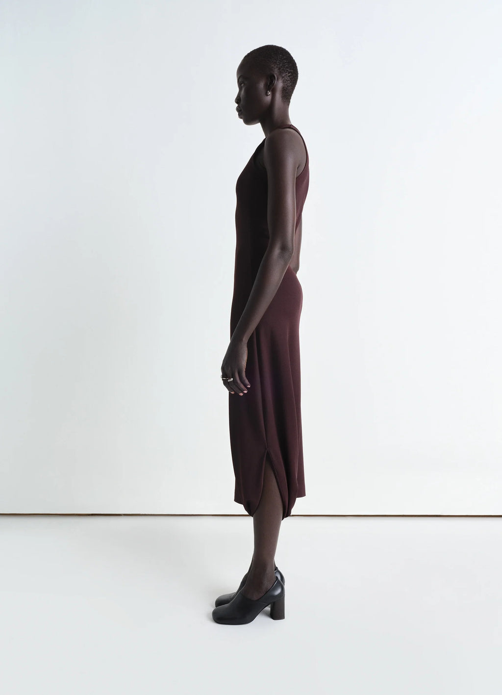 KLEID MIT VERDREHTEM SAUM