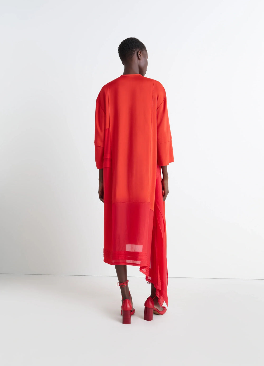 Blouse Dress with Pleats in Patchwork Crêpe de Chine, model shot, back view sheer hem, extended back, open slee