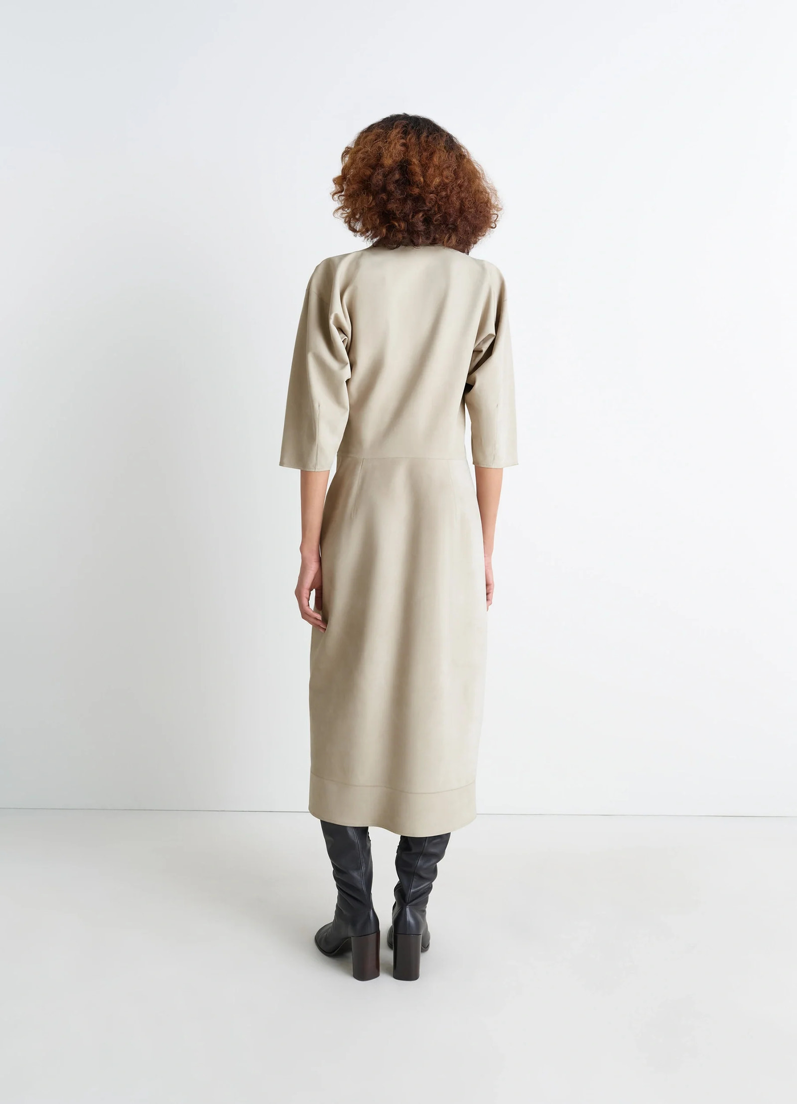 Leather v-neck dress in nubuck leather, model shot, back view 3/4 sleeves midi length