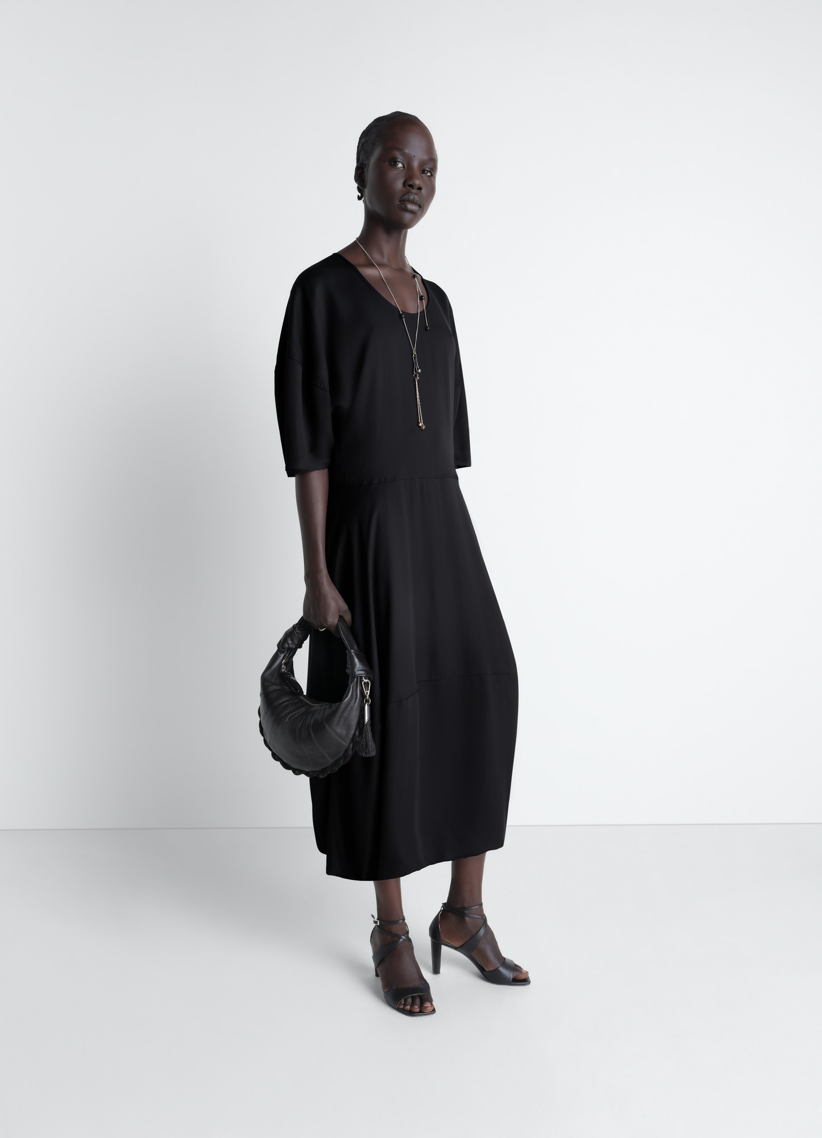 Balloon dress in crepe de chine viscose, model shot, front view balloon silhouette