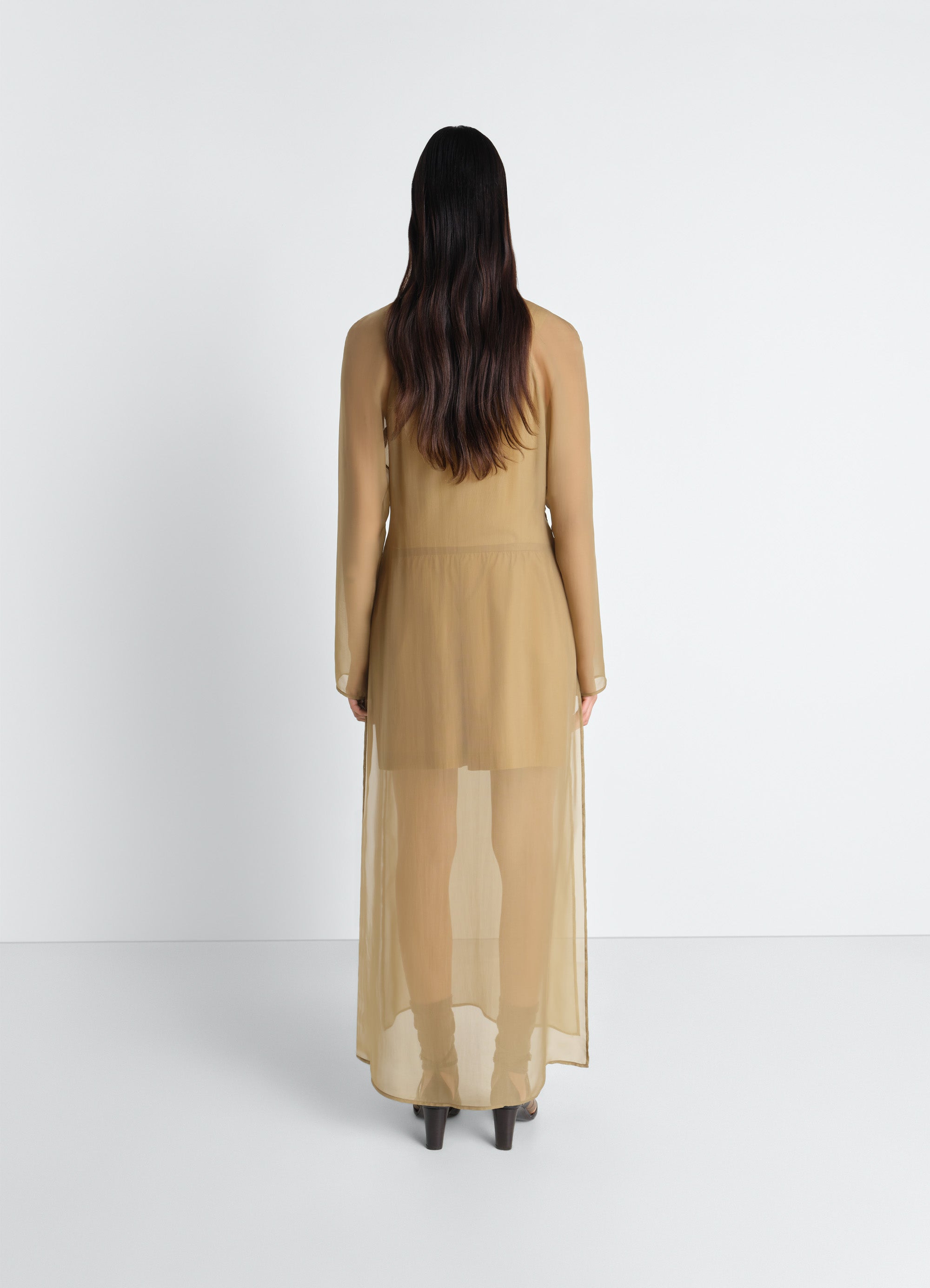 透け感のあるキュプラのスリットドレス - Khaki - 透け感のある