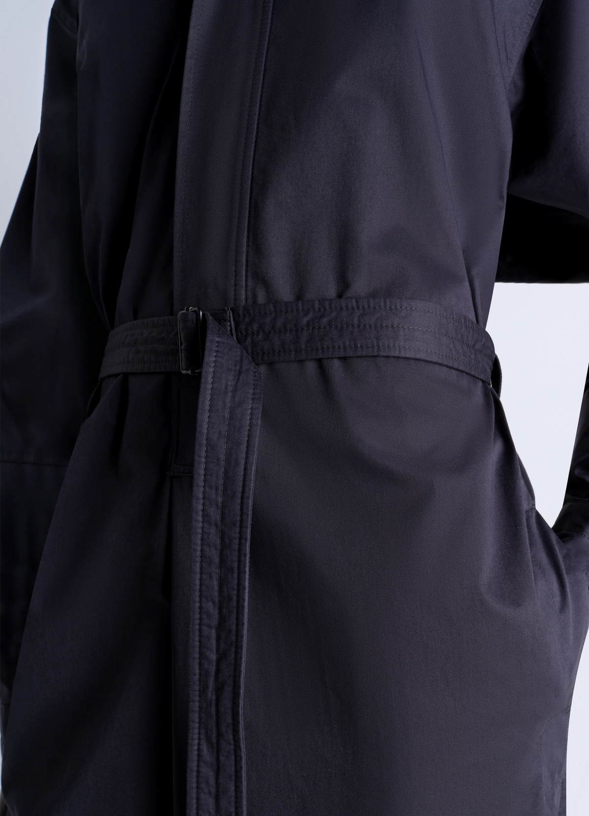 Liquette Dress in Light Cotton Satin, model shot, Front view Streamlined shirtdress