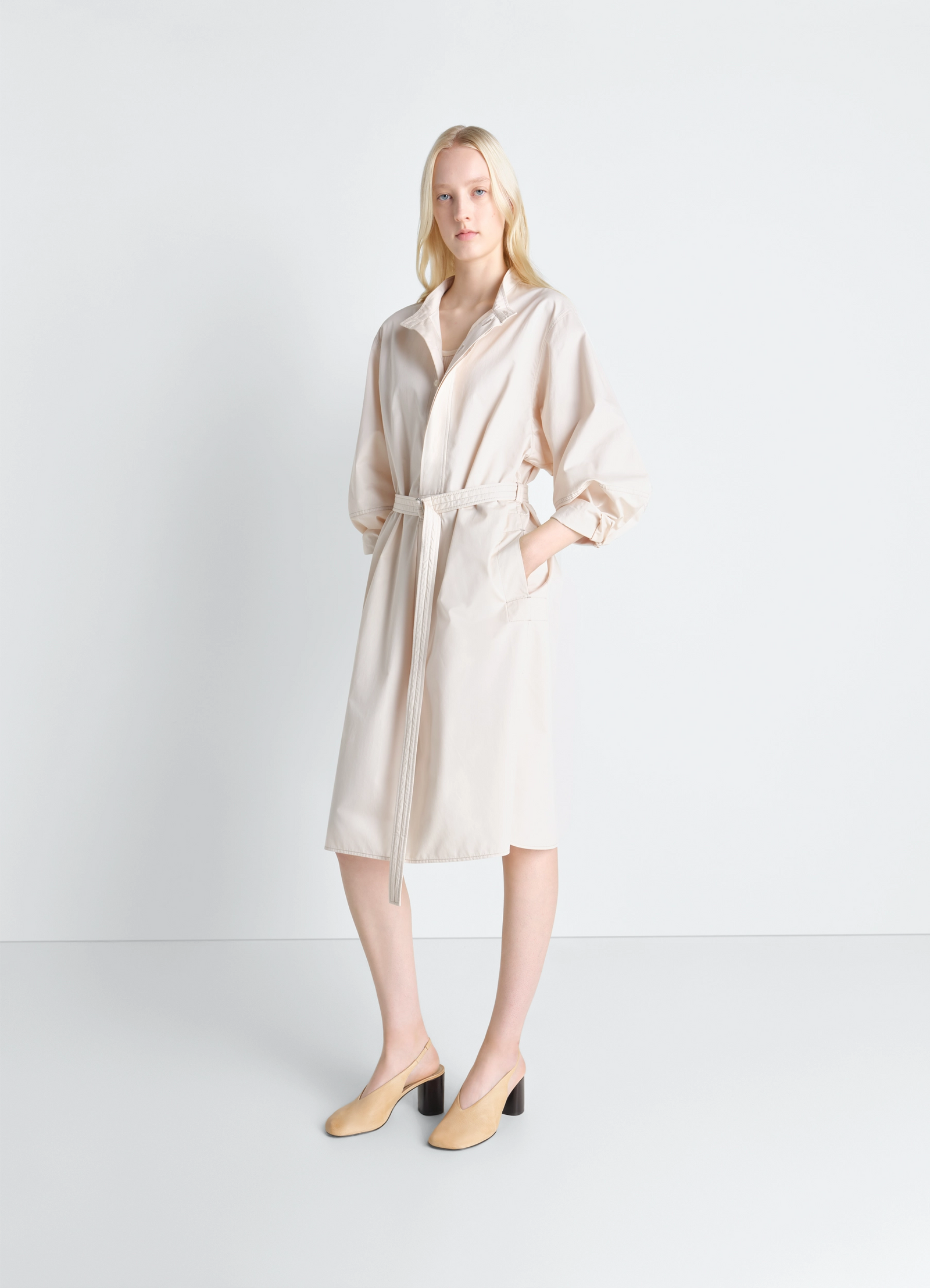 Liquette dress in light cotton satin, model shot, front view streamlined shirtdress