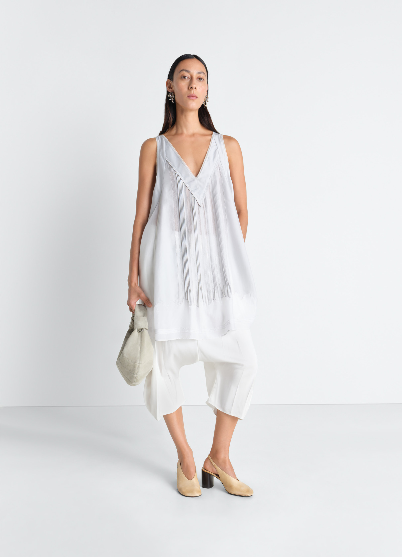 Lemaire sleep tunique dress in silk pongee, model shot, front view dancing volume, pleats