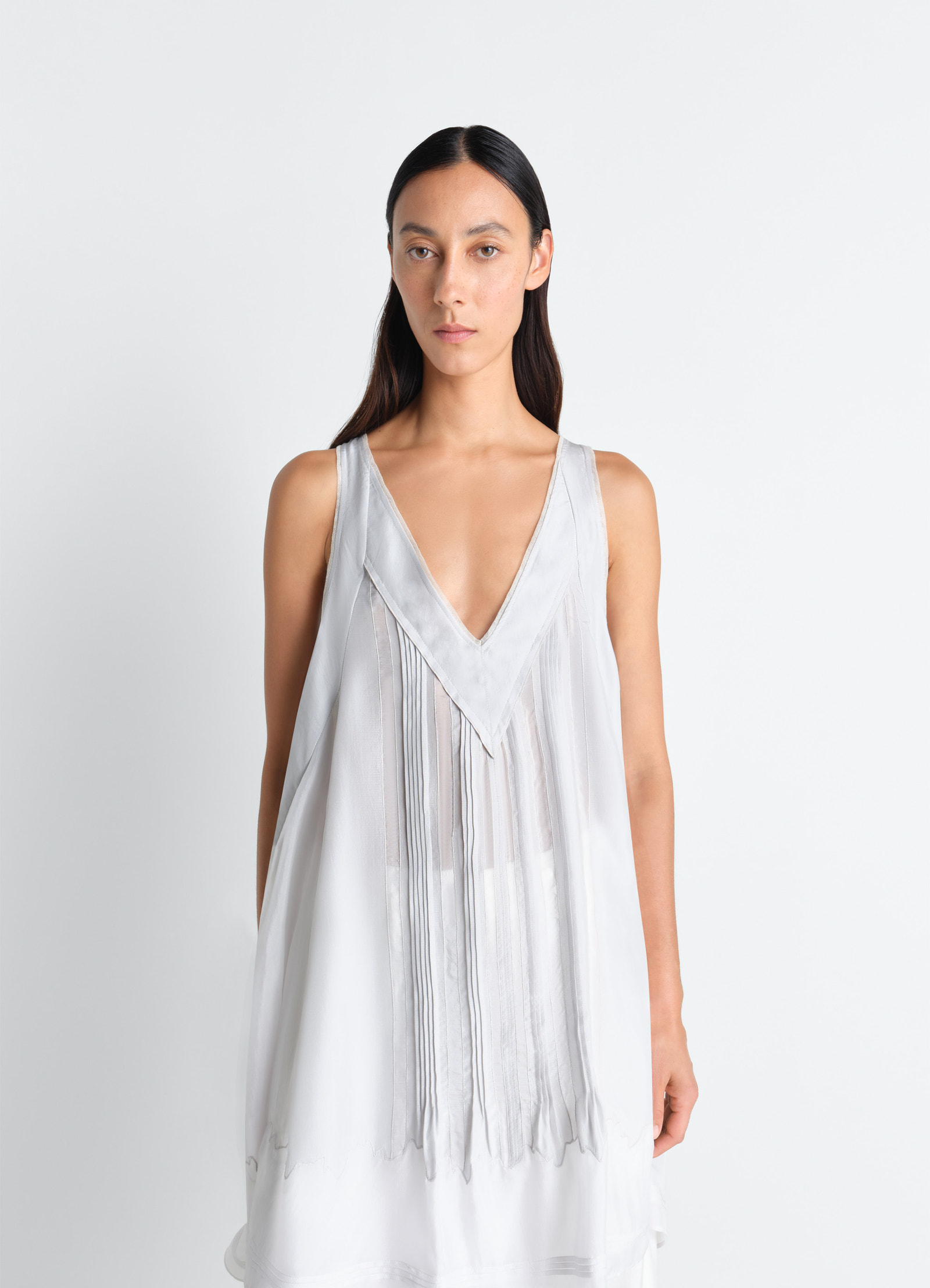 Lemaire sleep tunique dress in silk pongee, model shot, three-quarter view sleeveless v-neck pleats