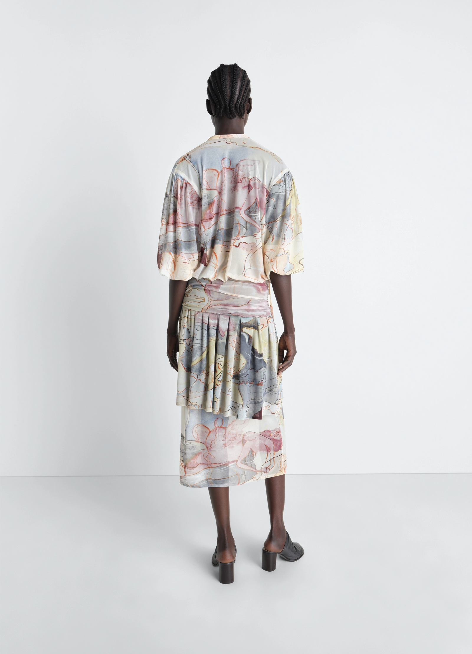 Double layer dress in mesh in colorful transparent mesh, model shot, back view abstract pleated back