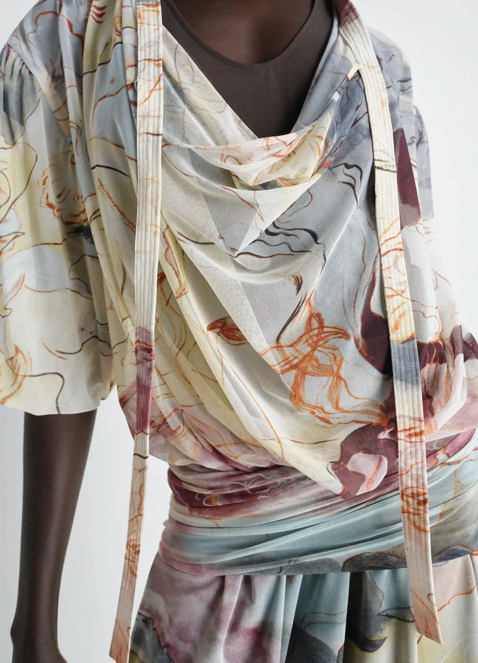 Double layer dress in mesh in colorful transparent mesh, model shot, close-up view gathered waist detail