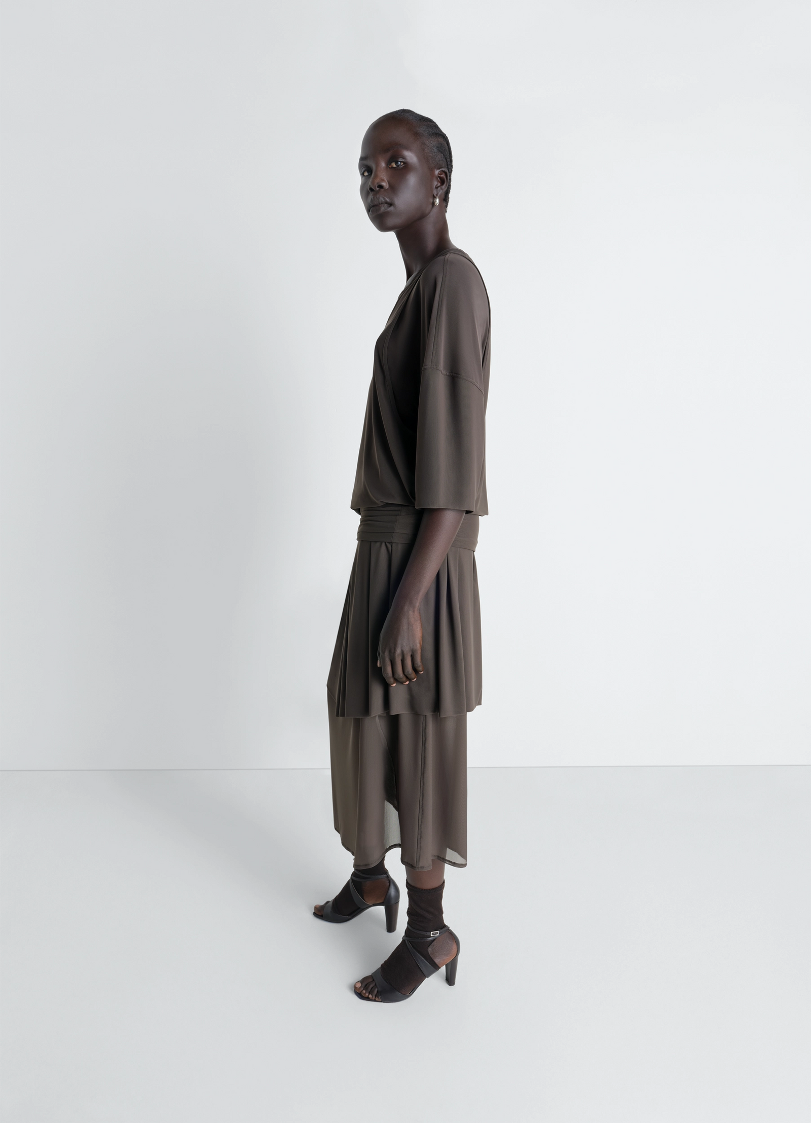 Double layer dress in mesh in transparent mesh, model shot, profile view flowy layered skirt