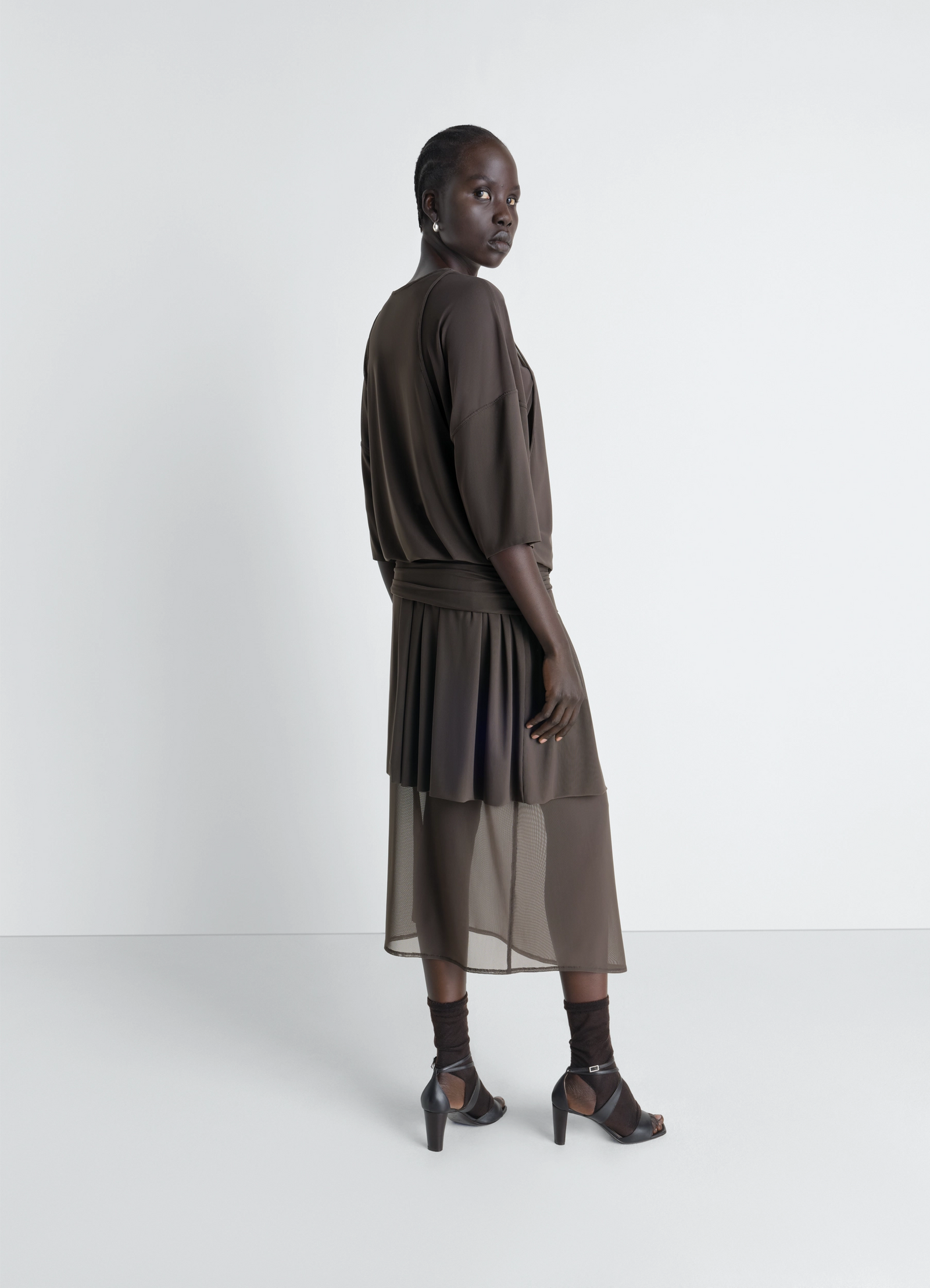 Double layer dress in mesh in transparent mesh, model shot, back 3/4 view layered hem, loose fit