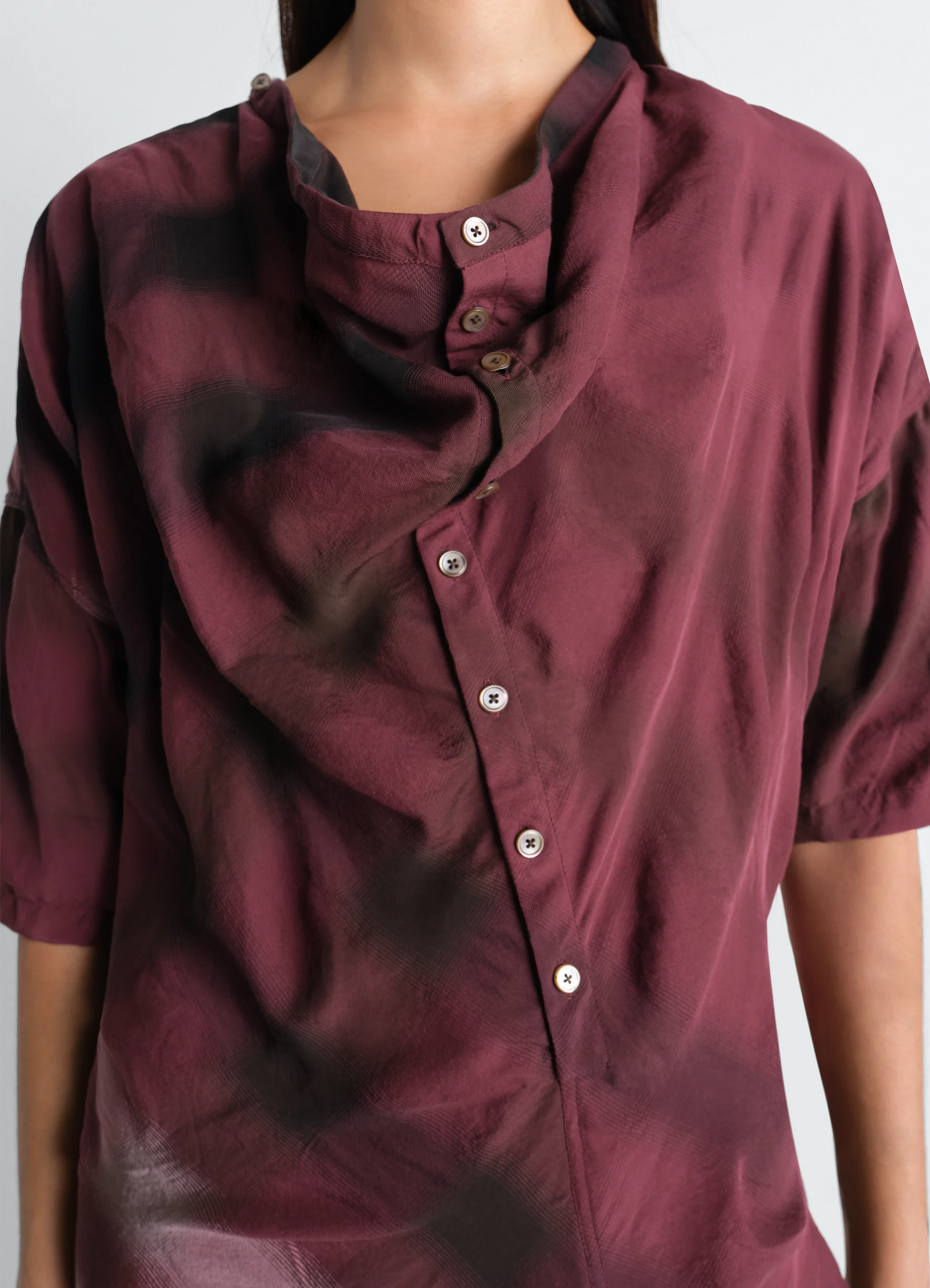 Soft collar dress in viscose cotton in reddish check viscose cotton, model shot, close-up front detail cowl neck, button-down