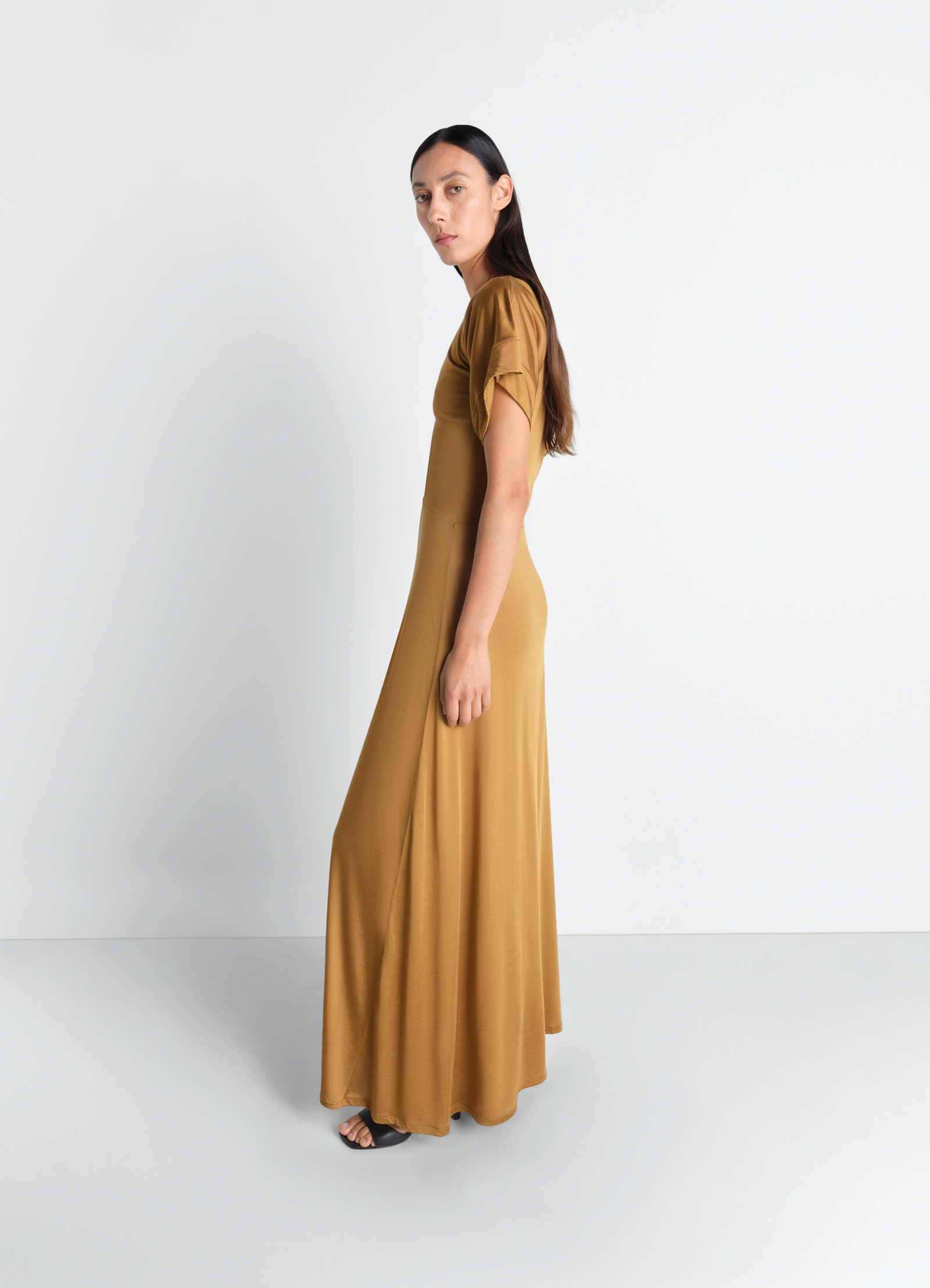 Zip dress in viscose cotton jersey in matte and sheen cotton-viscose, model shot, three-quarter view ankle-length with drape