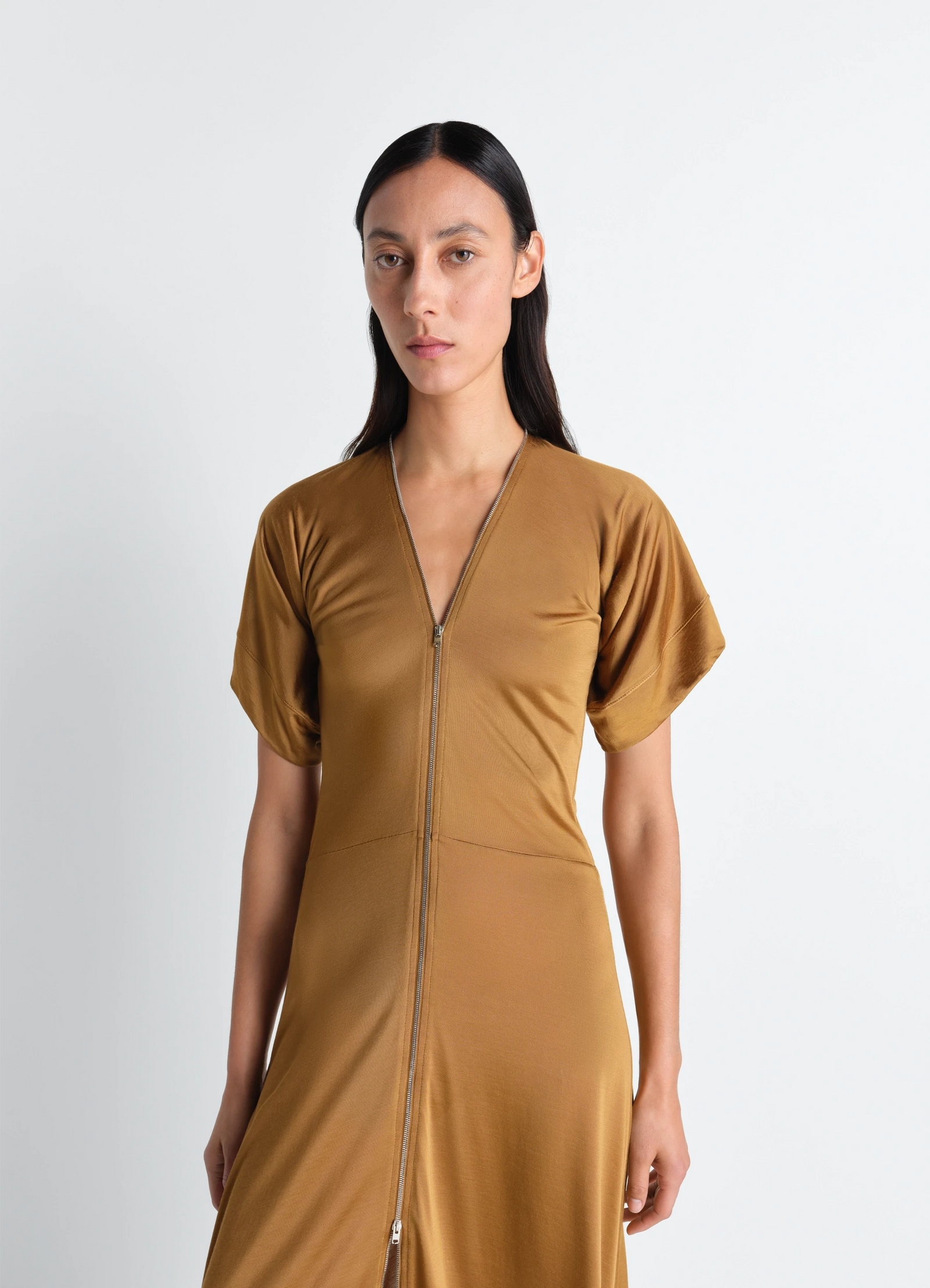 Zip dress in viscose cotton jersey in matte and sheen cotton-viscose, model shot, front view short sleeves, fitted