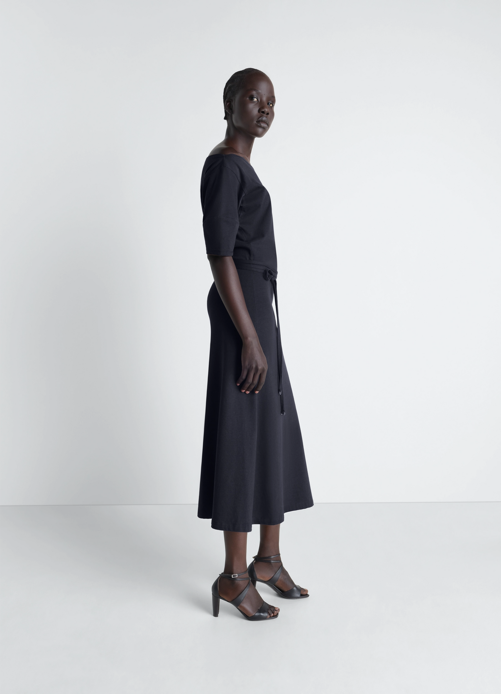 Off shoulder dress in jersey in thick cotton-linen jersey, model shot, three-quarter side view flowy a-line skirt