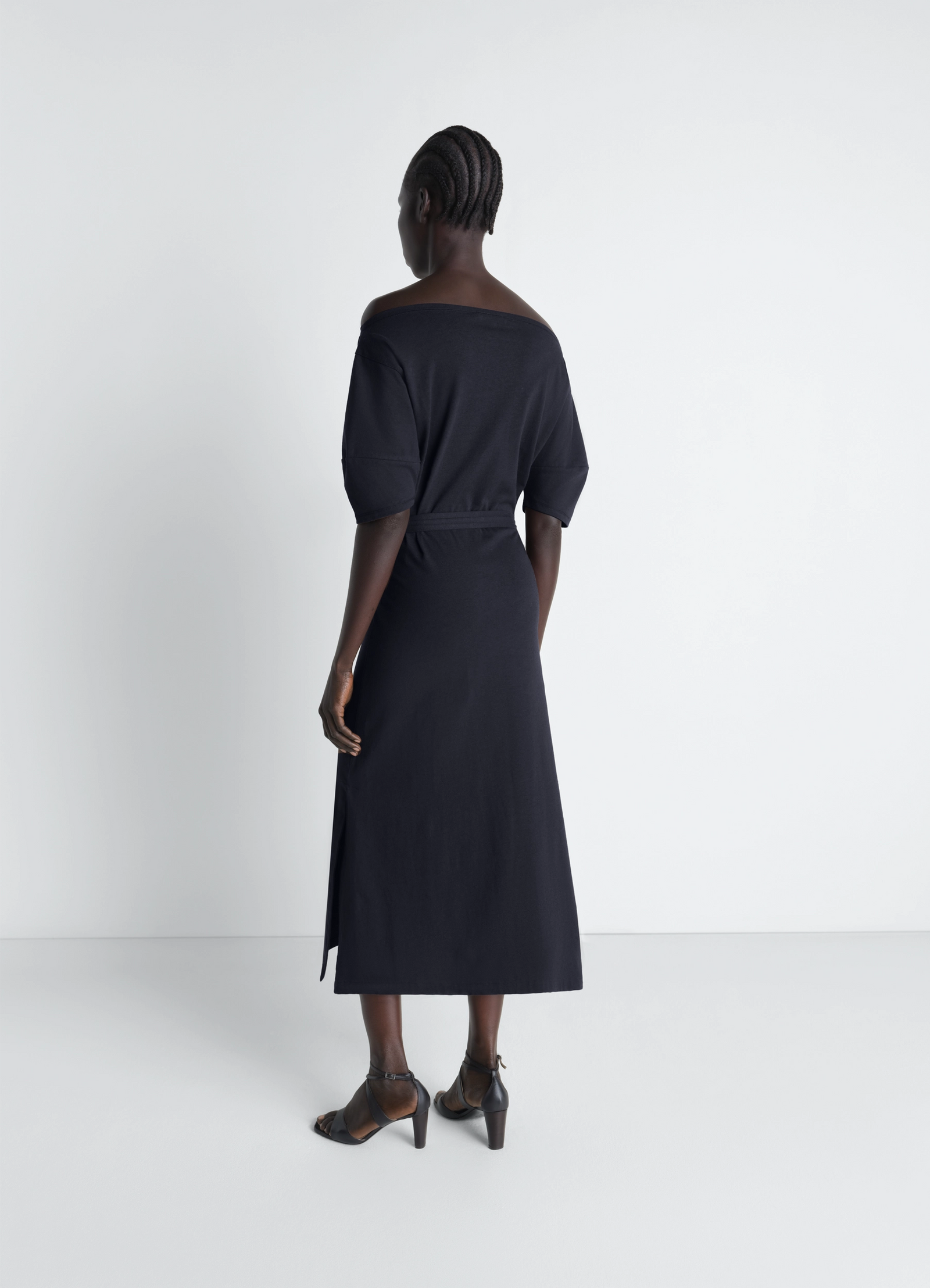 Off shoulder dress in jersey in thick cotton-linen jersey, model shot, rear three-quarter view mid-length and side slit