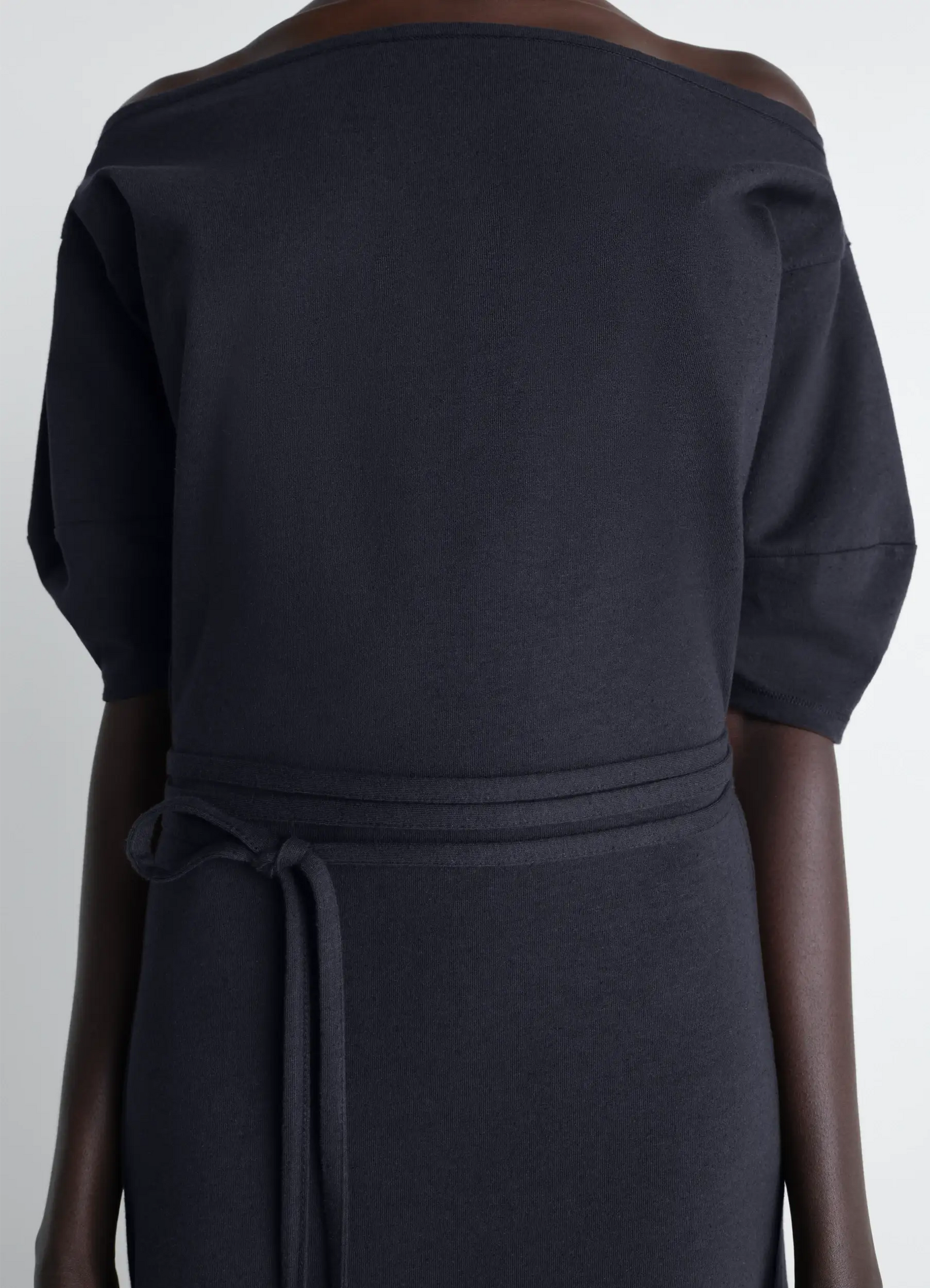 Off shoulder dress in jersey in thick cotton-linen jersey, model shot, back view bare shoulders and belt