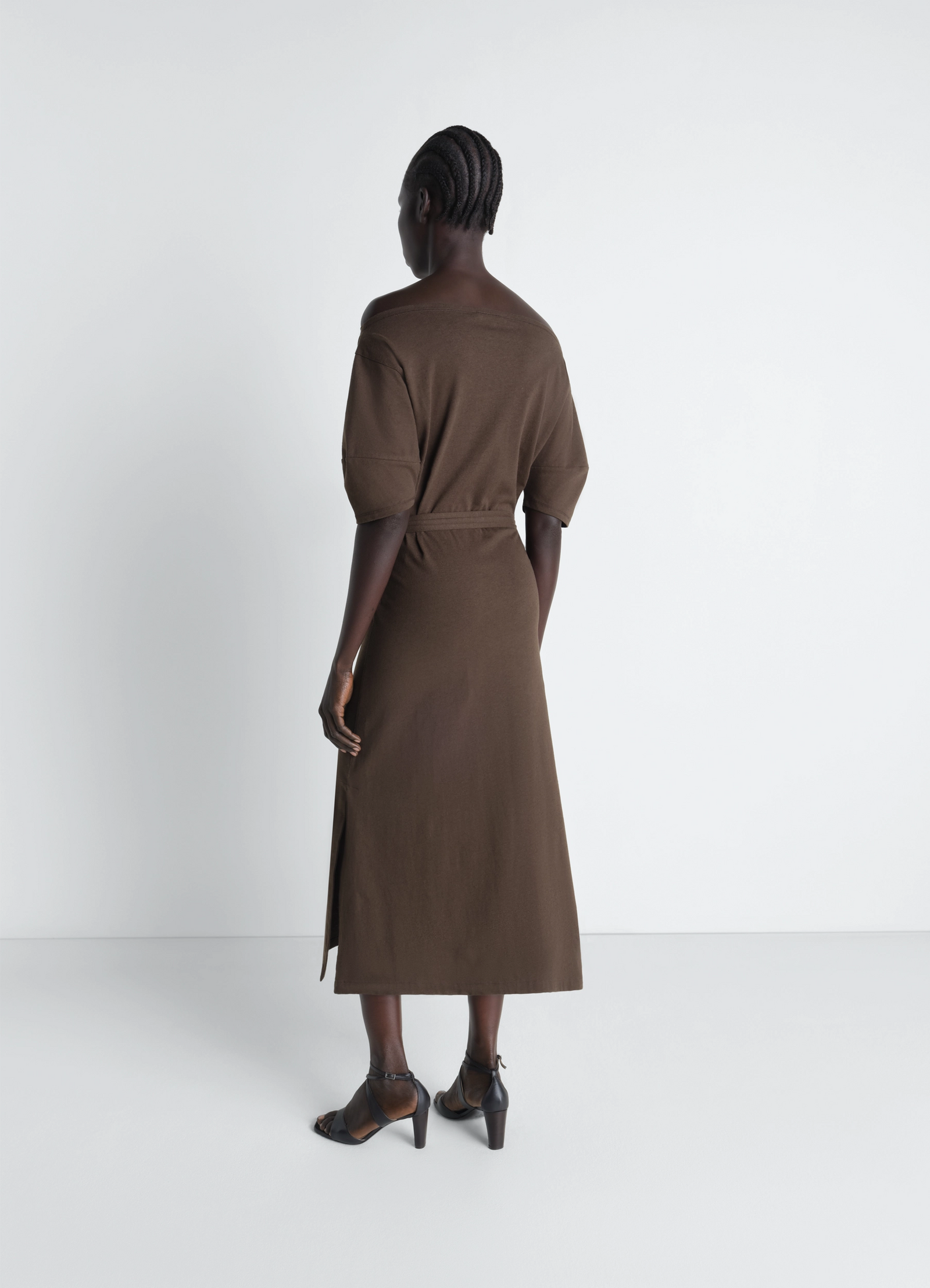 Off shoulder dress in jersey in thick cotton-and-linen jersey, model shot, rear three-quarter view bare shoulders and side sl