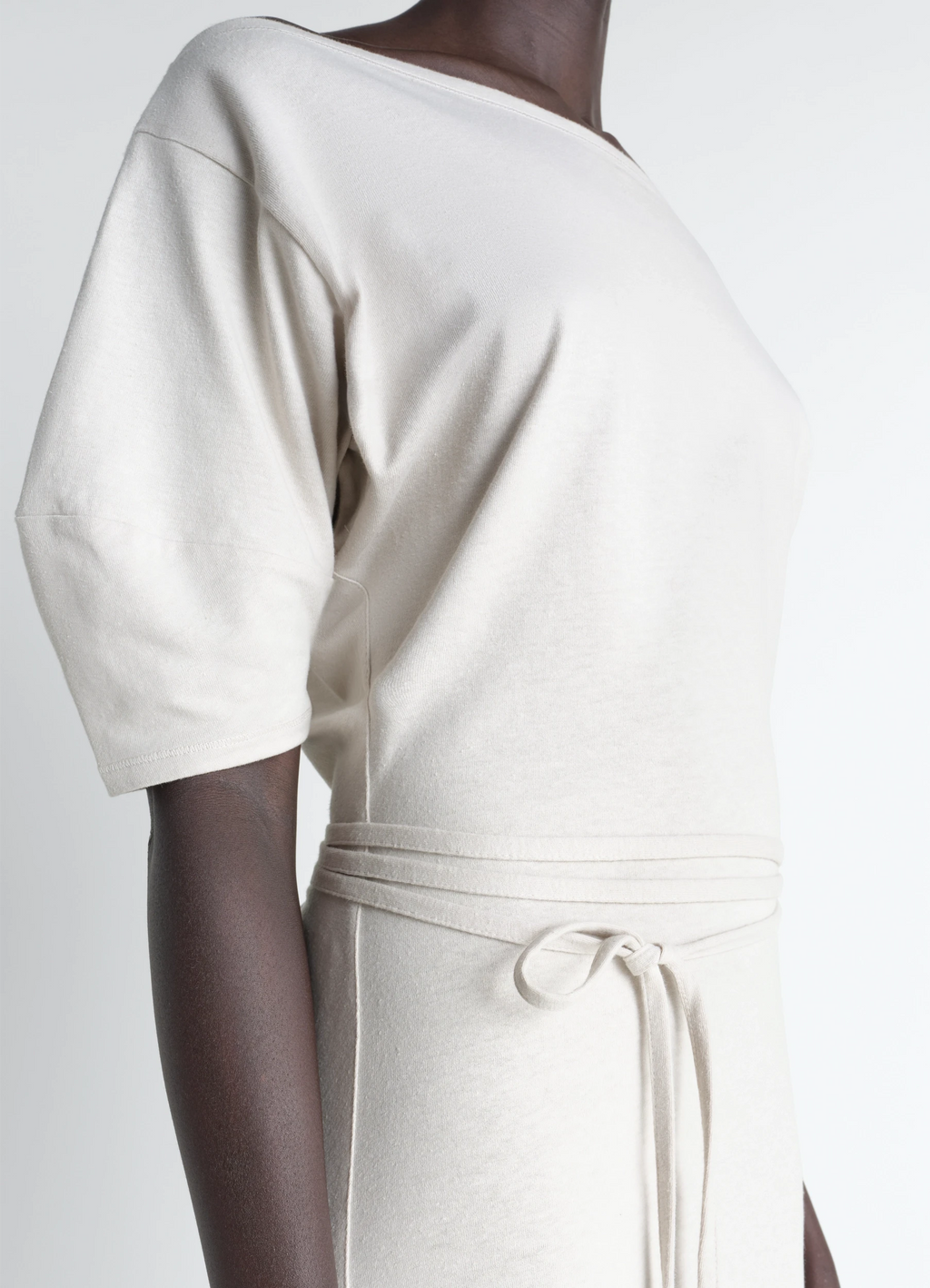 オフショルダードレス