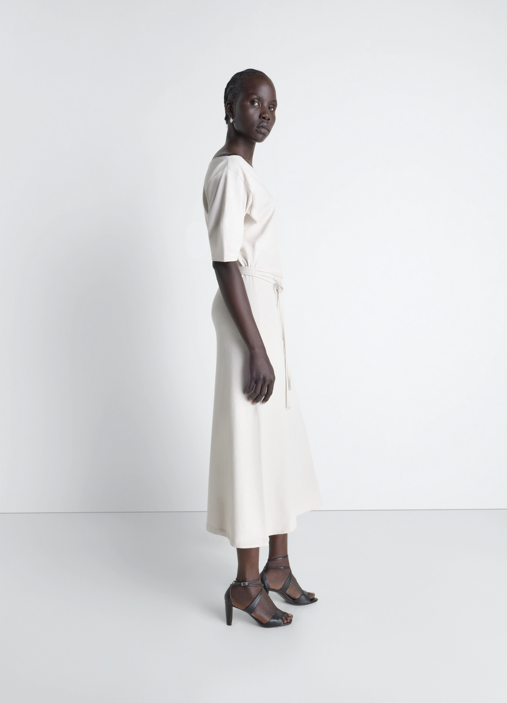 オフショルダードレス