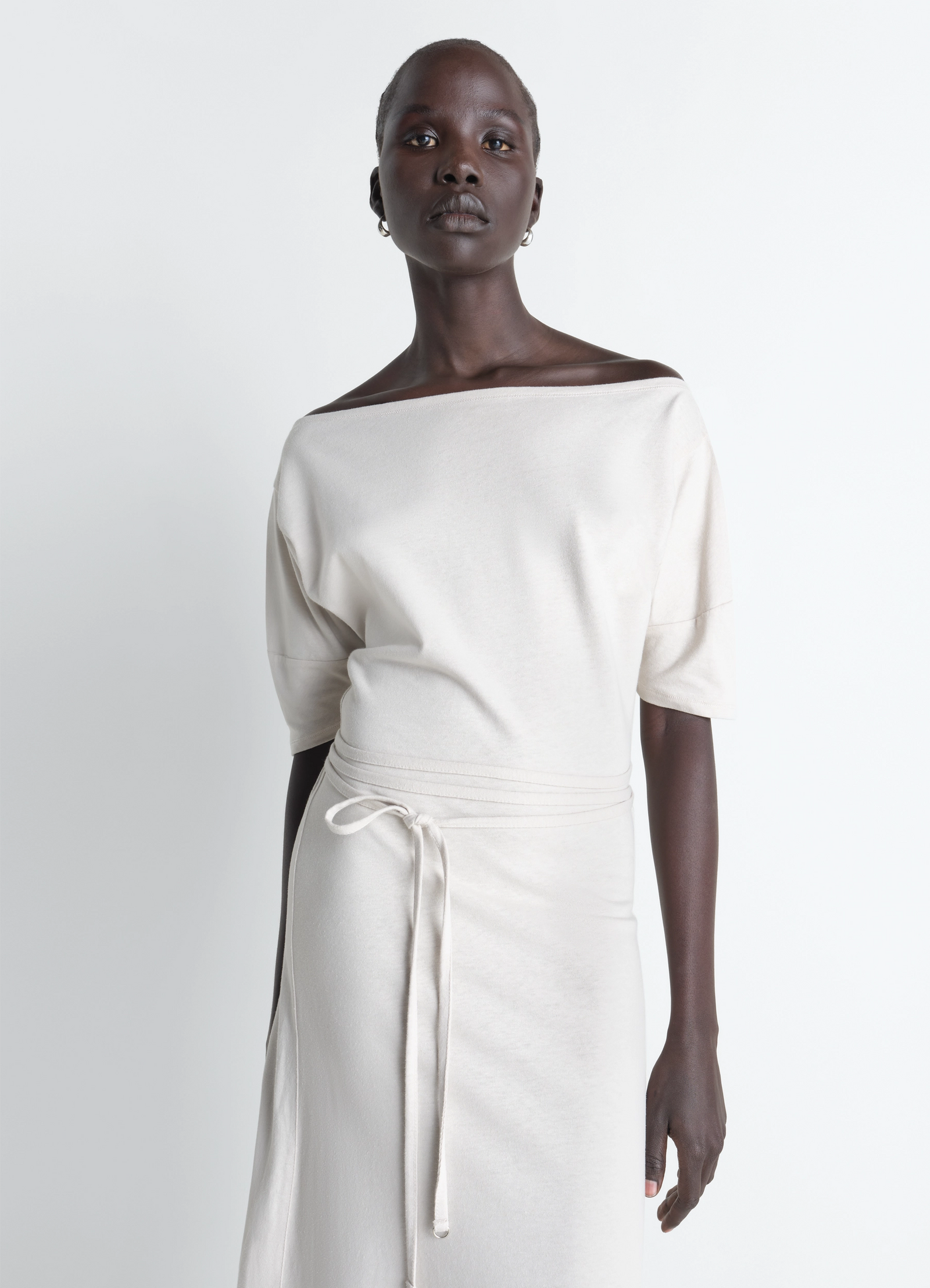Off shoulder dress in jersey in thick cotton-and-linen jersey, model shot, waist up view tie waist detail