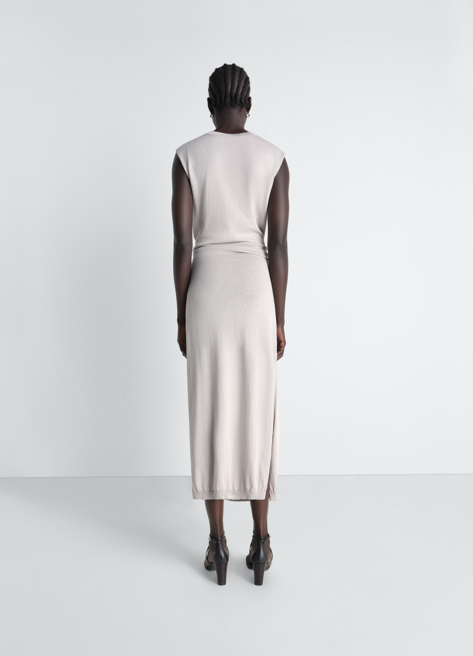 Sleeveless knotted dress in fine cotton crepe, model shot, back view tied waist back drape