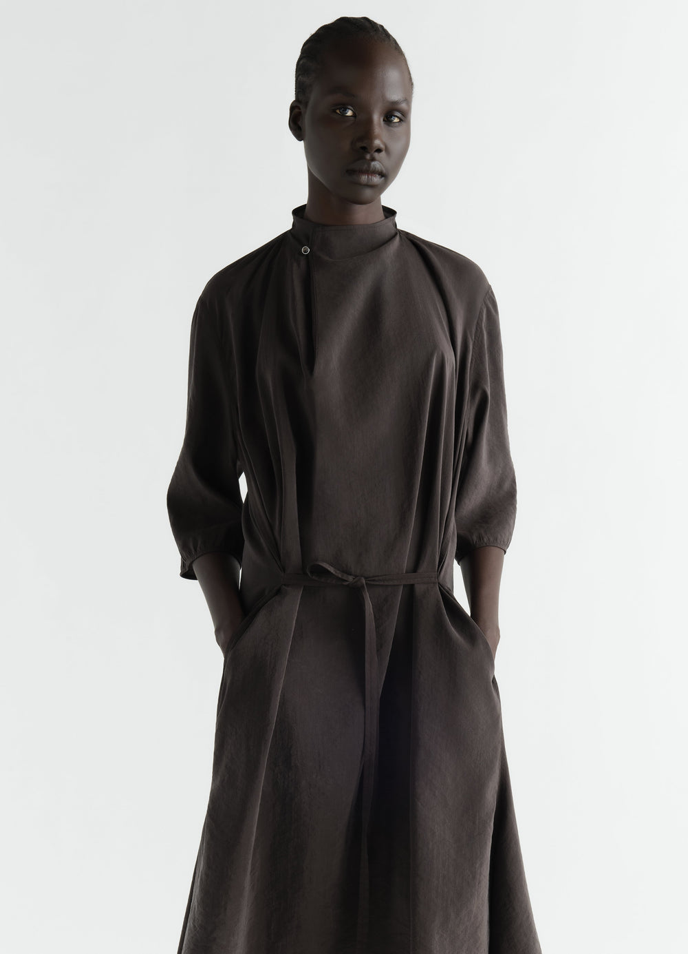 Soft-collar dark brown dry silk dress with waist tie LEMAIRE worn by model front view