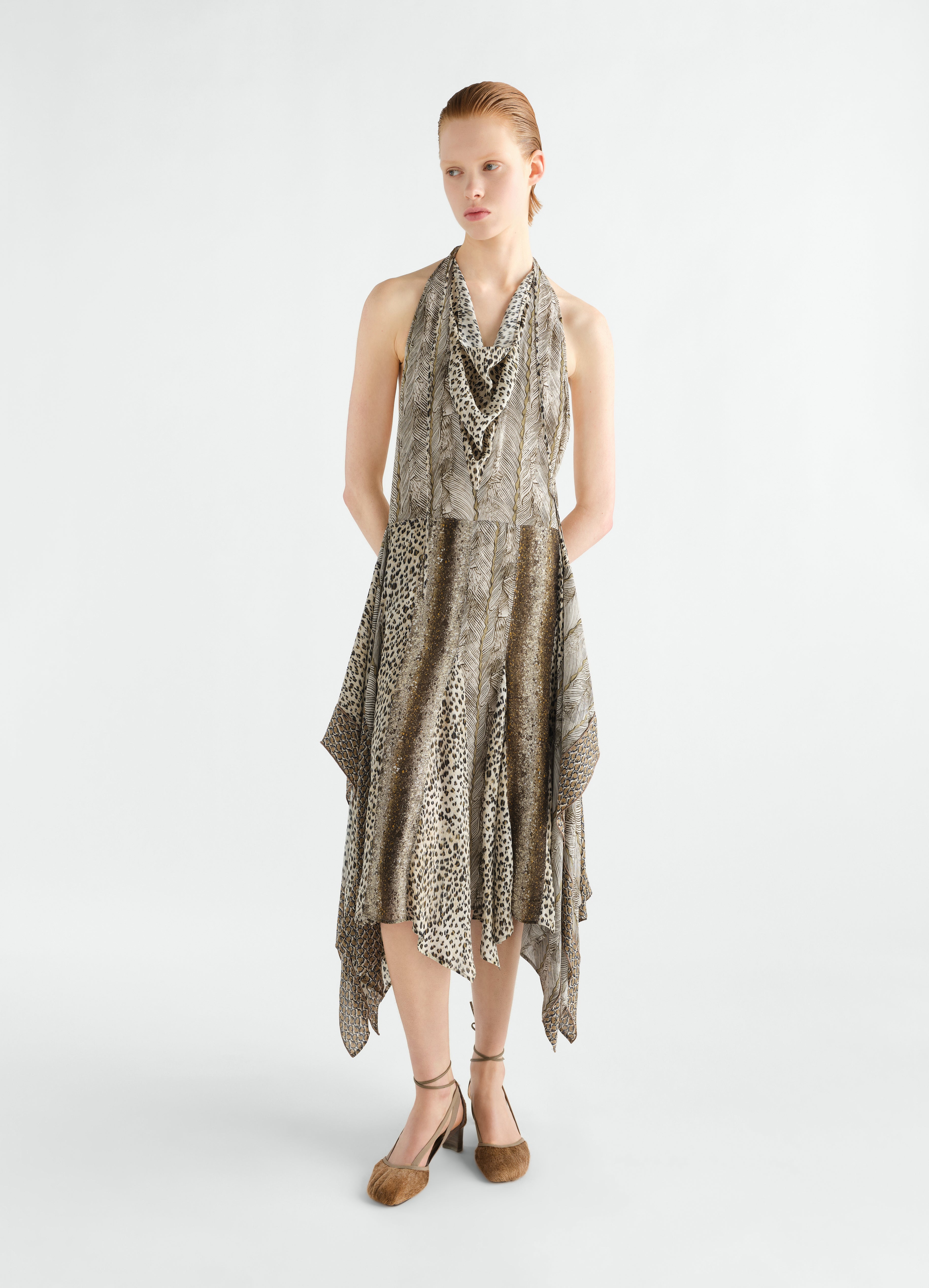 PRINTED PANELED DRESS IN FEATHER PRINTED VISCOSE
