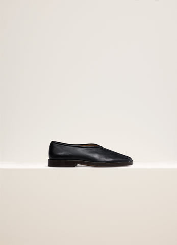 Black Flat Piped Slippers Women in Shiny Nappa Leather | LEMAIRE