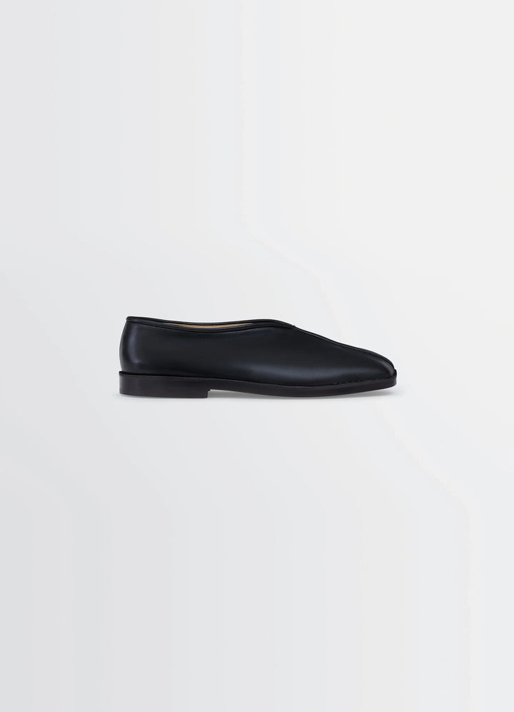 Lemaire Piped Slippers in Black Nappa Lamb Leather, product shot, Side view Classic streamlined shape