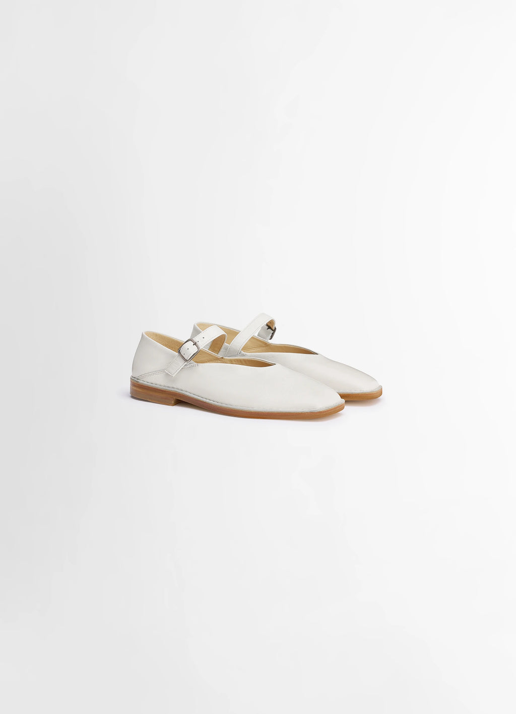 Lemaire Ballerina Shoes in Smooth Lamb Nappa Leather, product shot, three-quarter view rounded heel profile