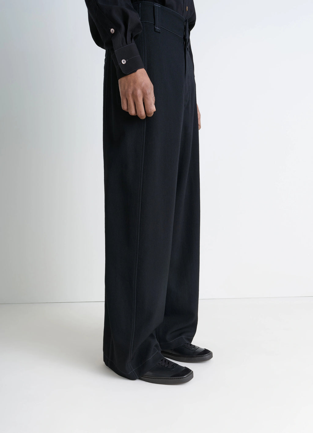 Linoelum Basic Laced Up Trainers in Black Soft Cow Leather, model shot, three-quarter view snug fit with rubber soles